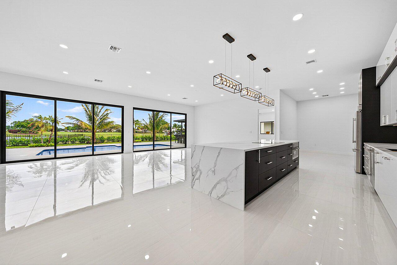 4887 Bocaire Boulevard Property Photo 14