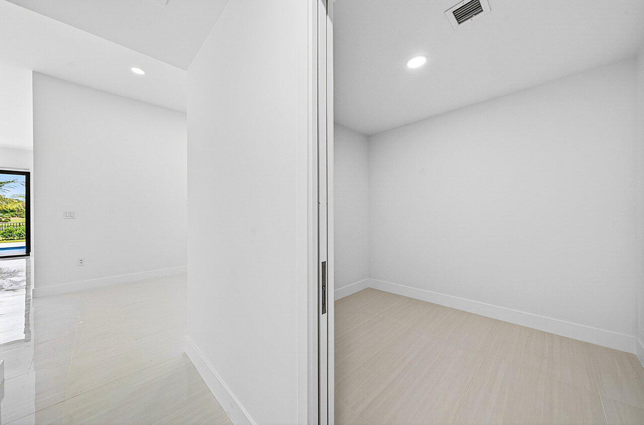 4887 Bocaire Boulevard Property Photo 24