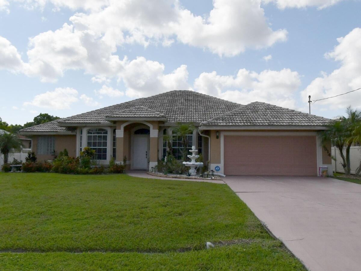 5514 NW Whitecap Road Property Photo 1