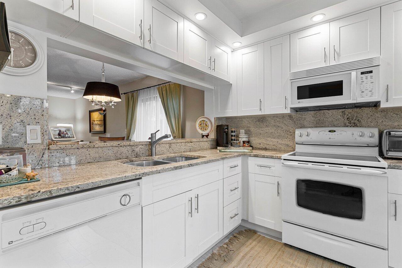 5200 E Club Circle 106 Property Photo 8