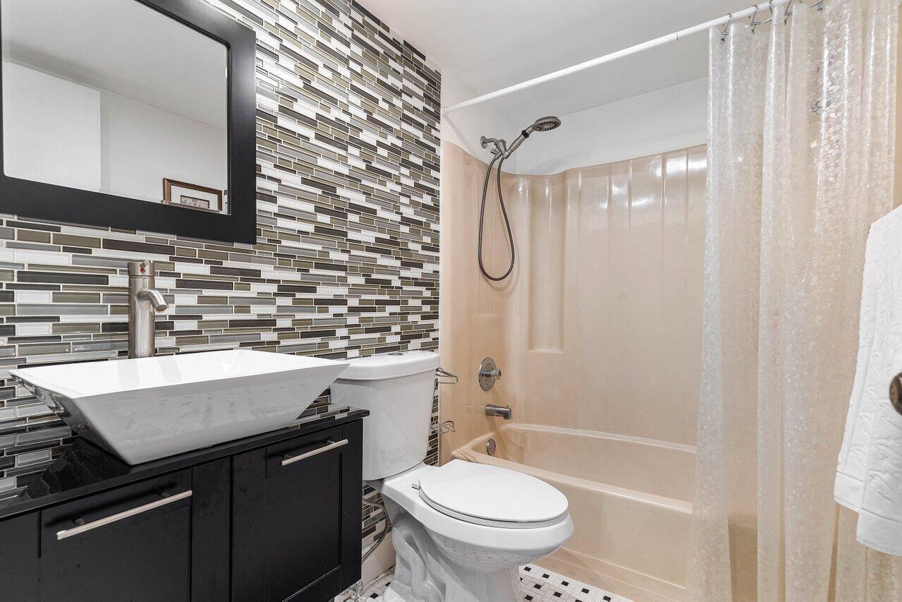 5200 E Club Circle 106 Property Photo 17