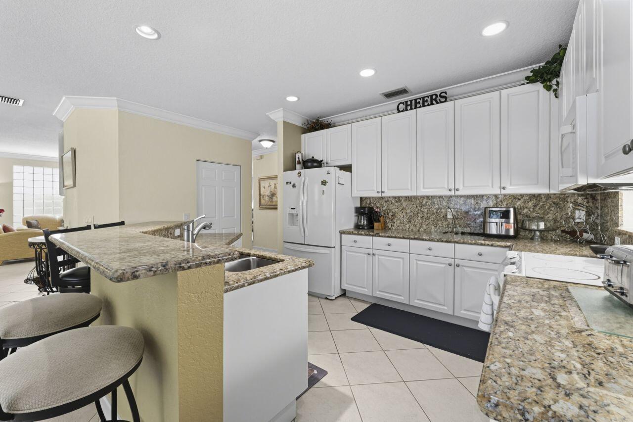 8492 Breezy Oak Way Property Photo 7