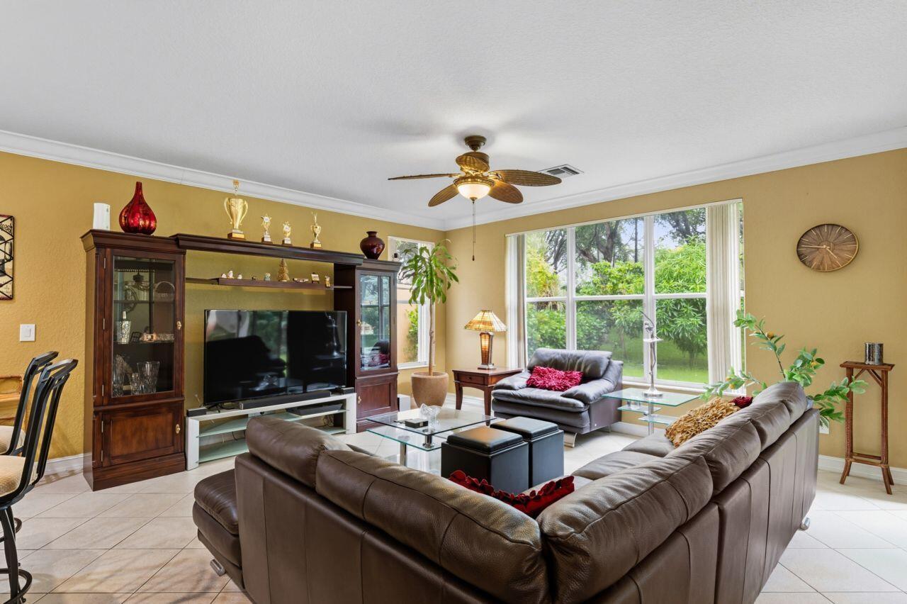 8492 Breezy Oak Way Property Photo 11
