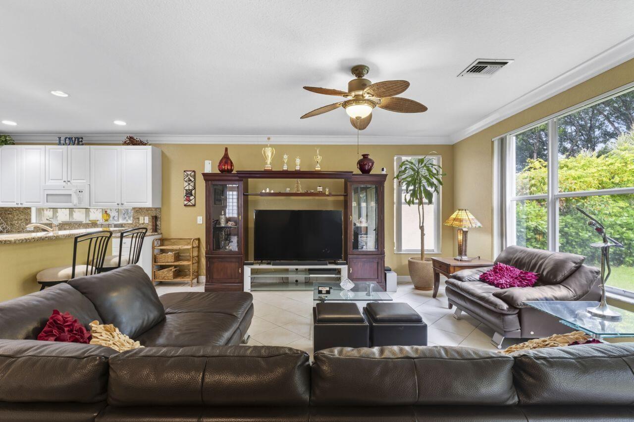 8492 Breezy Oak Way Property Photo 13