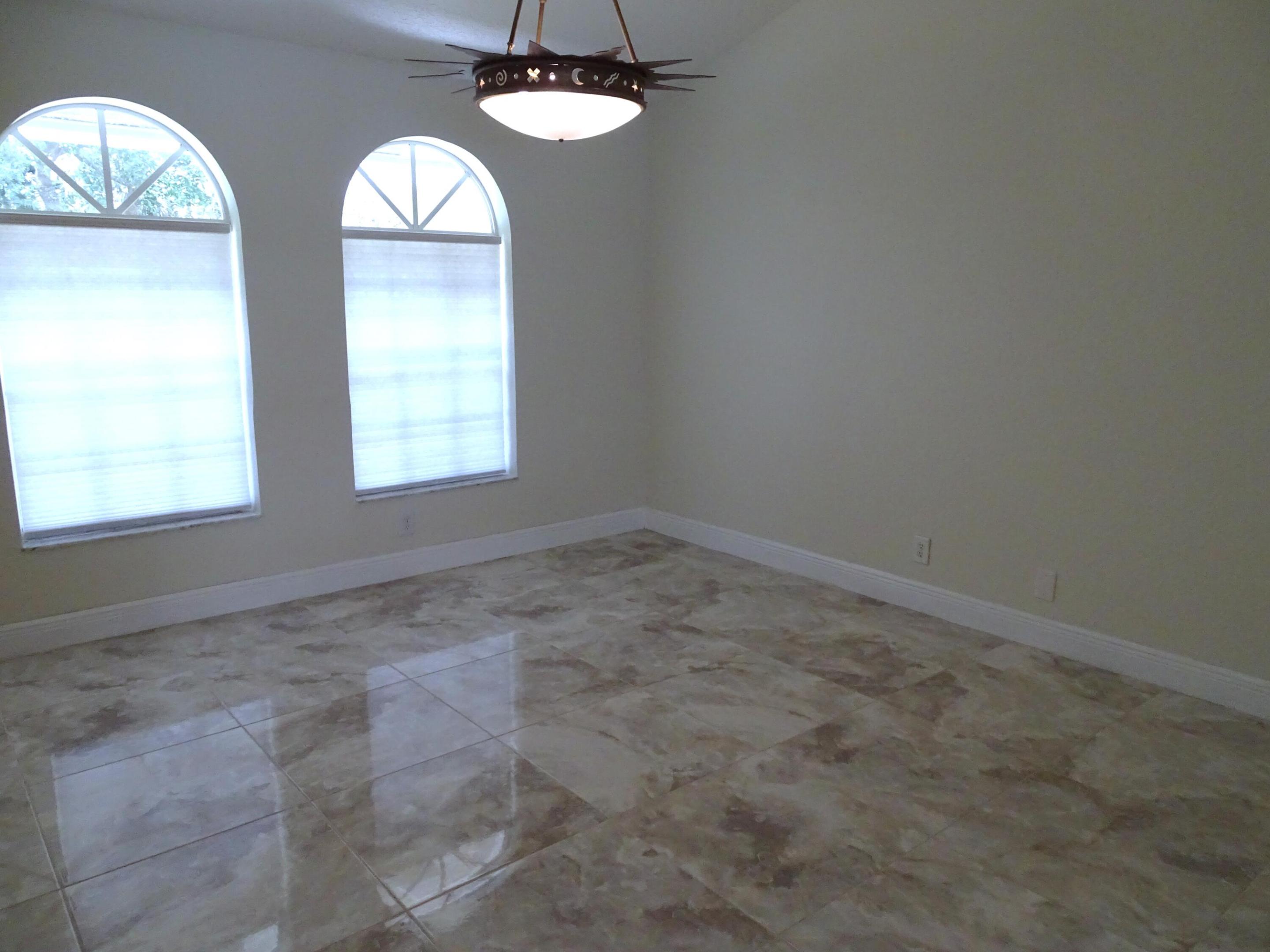 6325 Winding Lake Drive Property Photo 6