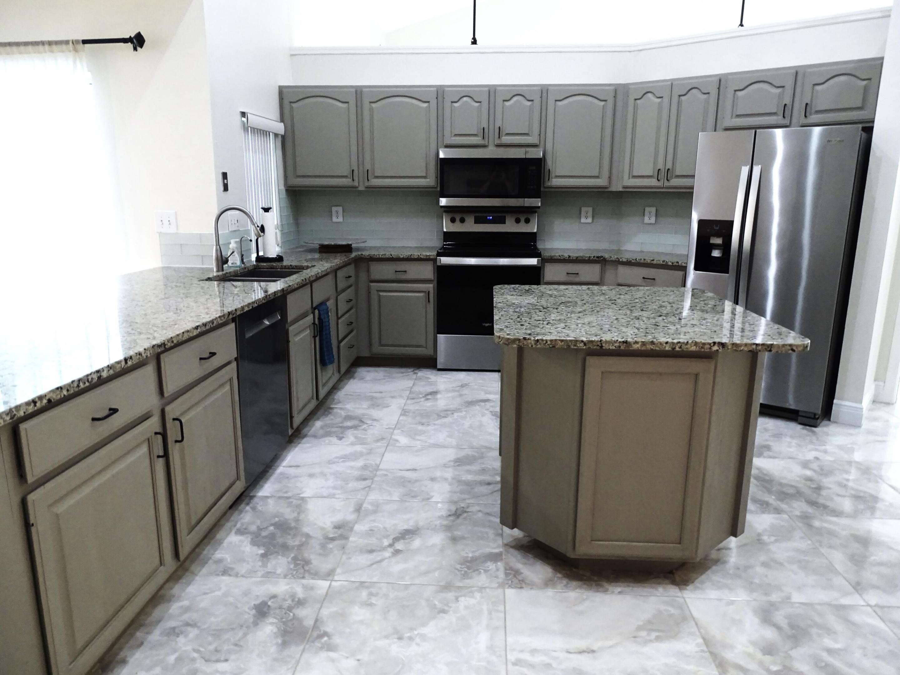 6325 Winding Lake Drive Property Photo 7
