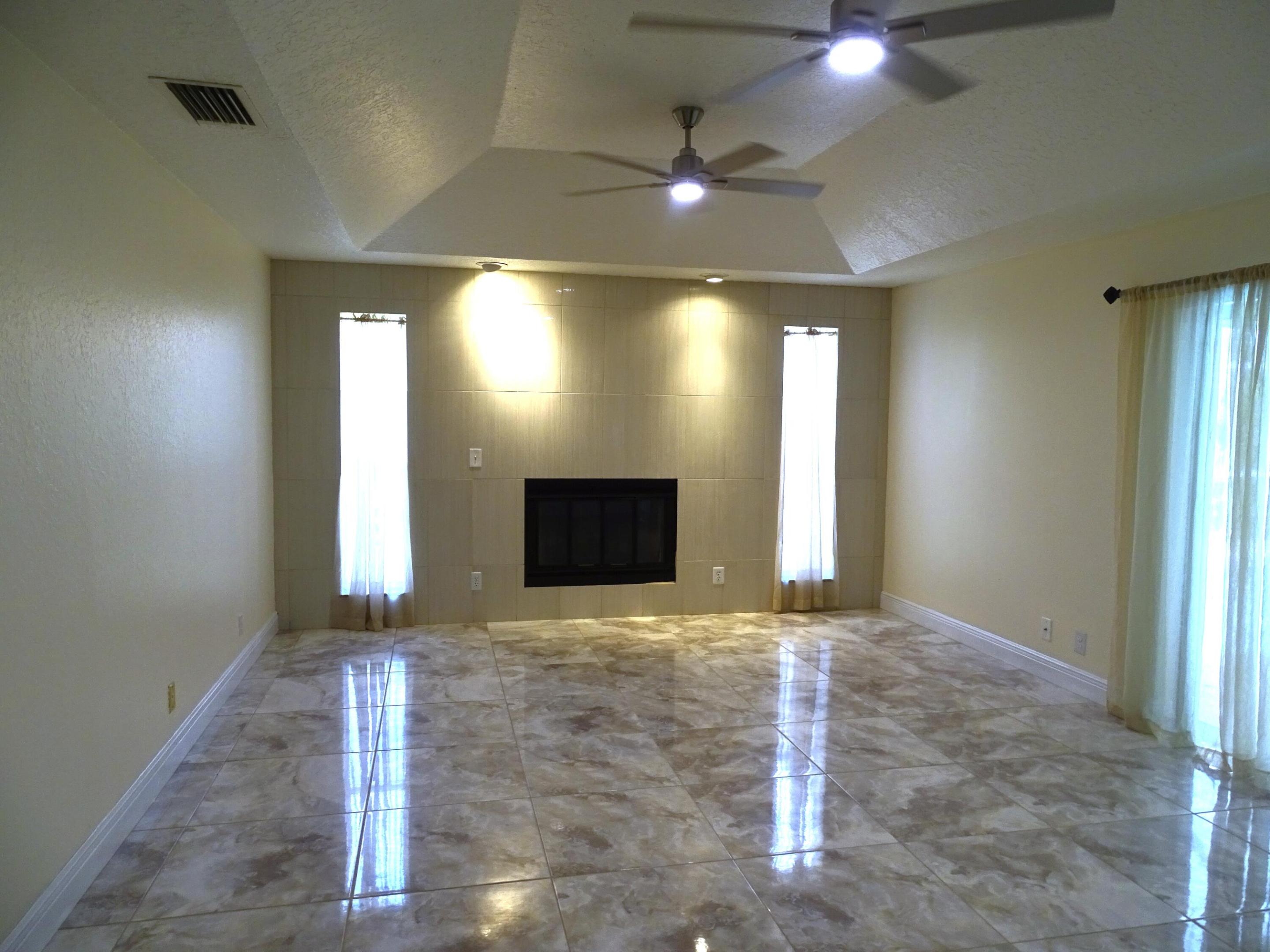 6325 Winding Lake Drive Property Photo 9