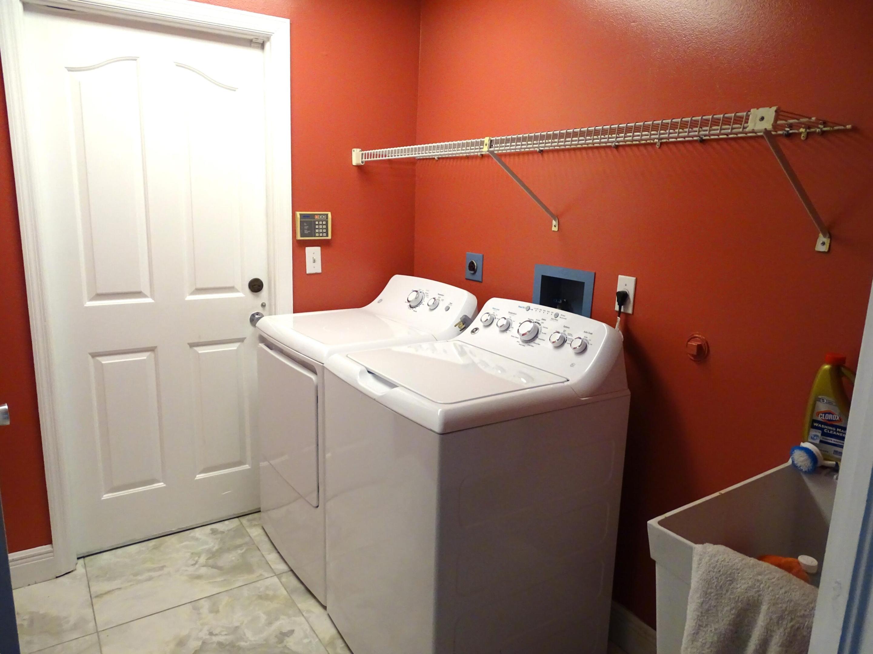 6325 Winding Lake Drive Property Photo 22
