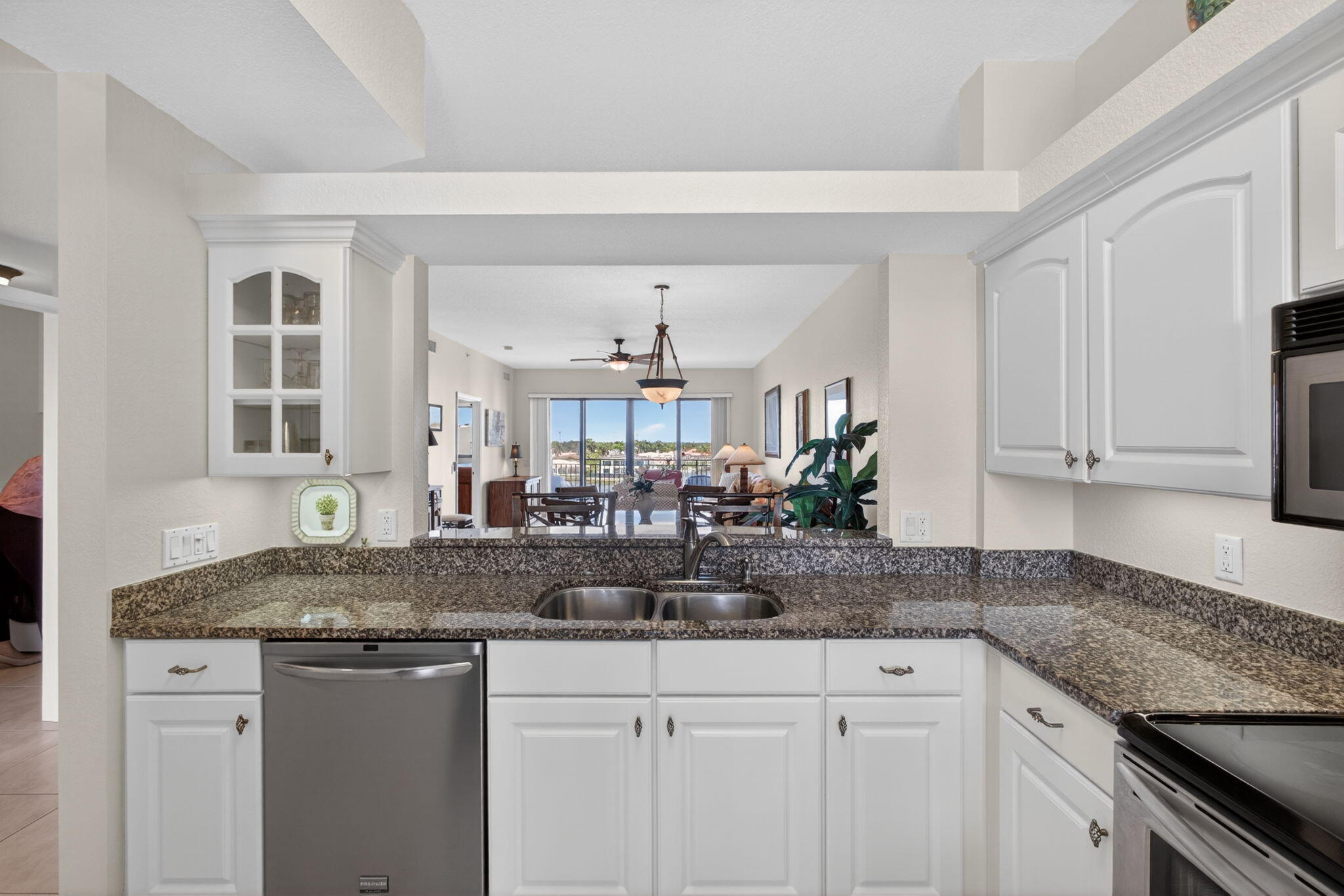 370 Golfview Road 503 Property Photo 17