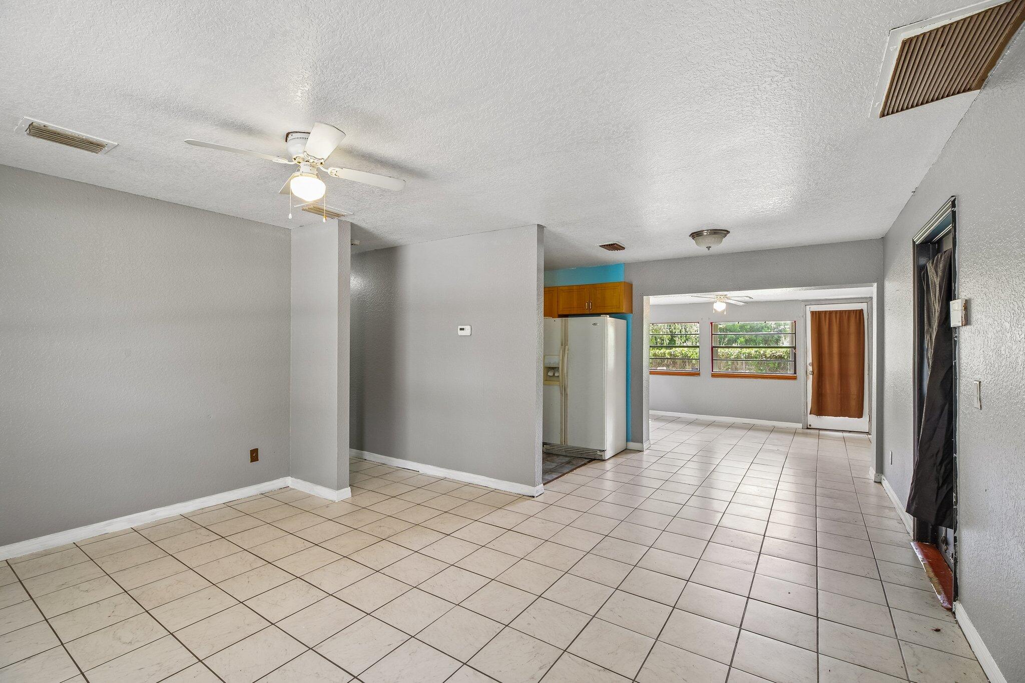 2443 2nd Place Sw Property Photo 3