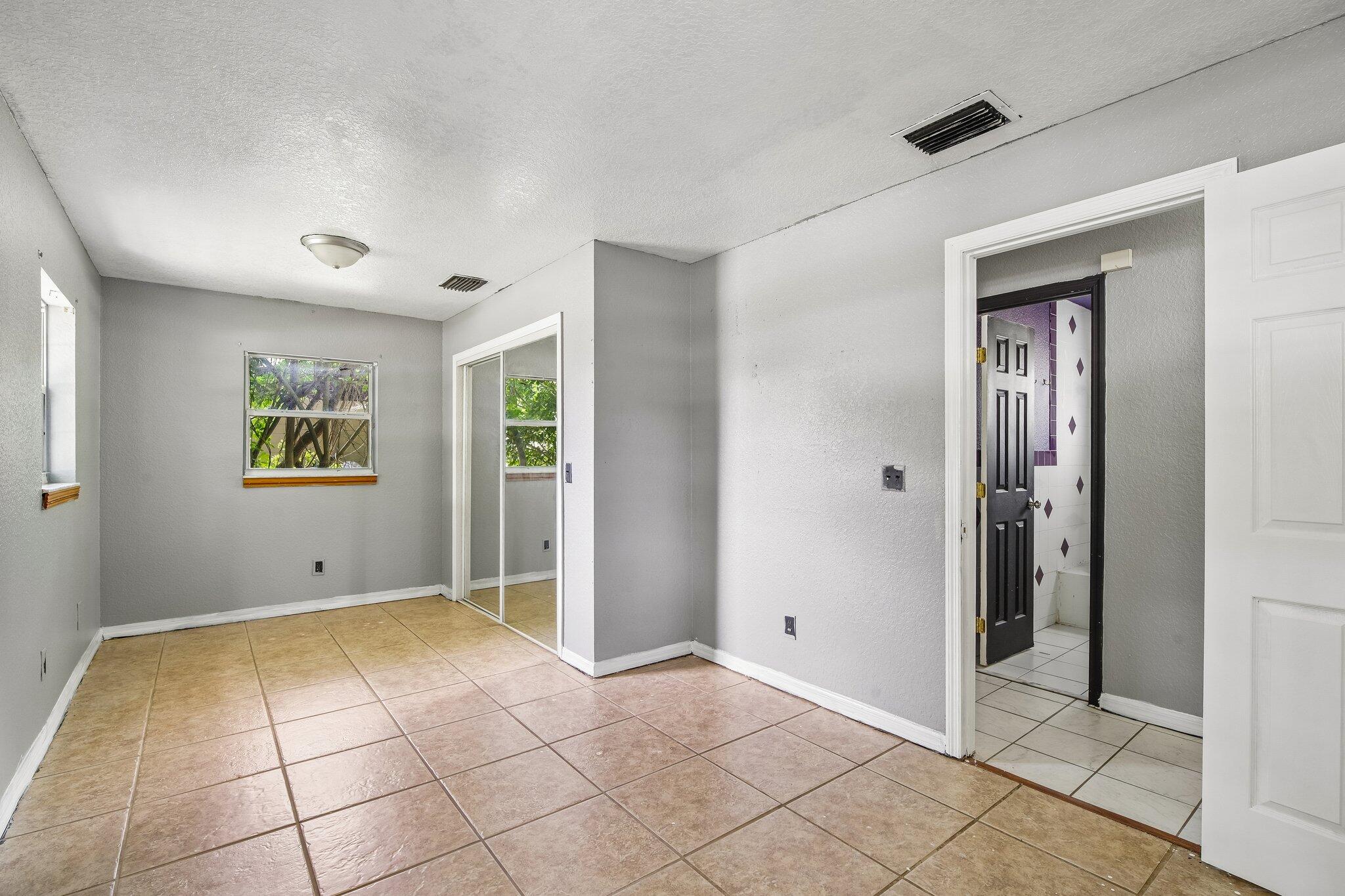 2443 2nd Place Sw Property Photo 13