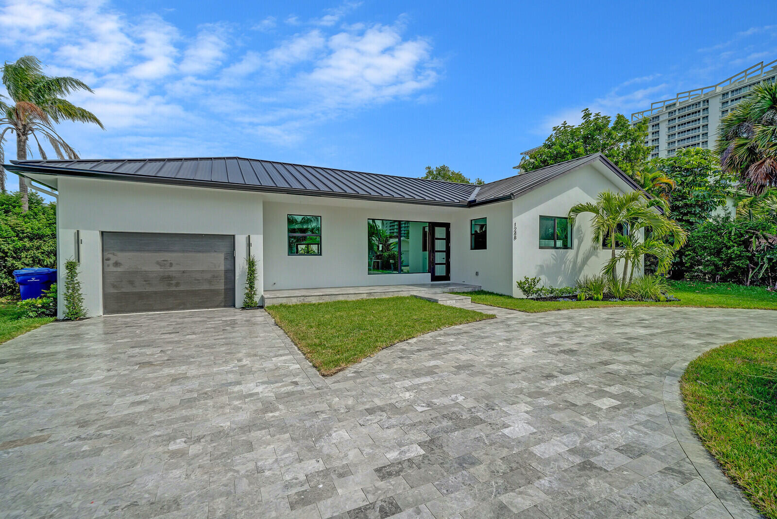 1248 N Harbor Drive Property Photo 1