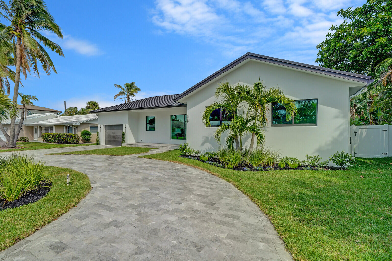 1248 N Harbor Drive Property Photo 3