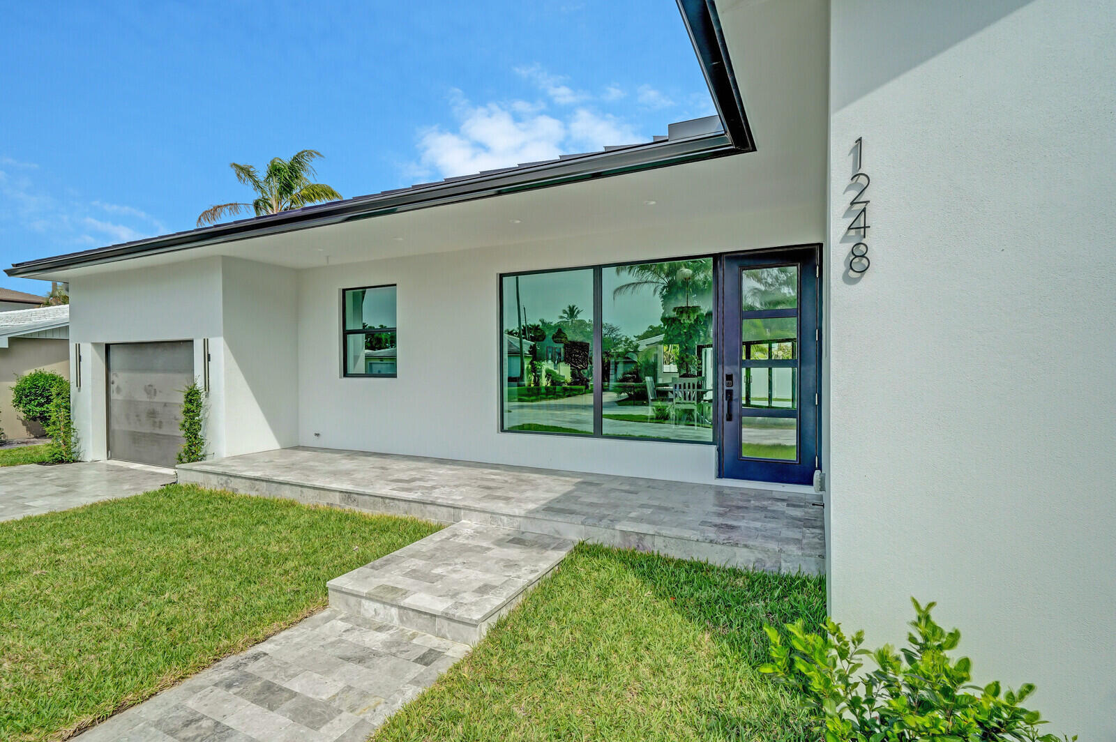 1248 N Harbor Drive Property Photo 4