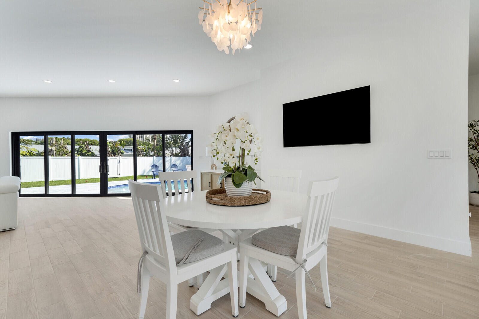 1248 N Harbor Drive Property Photo 8