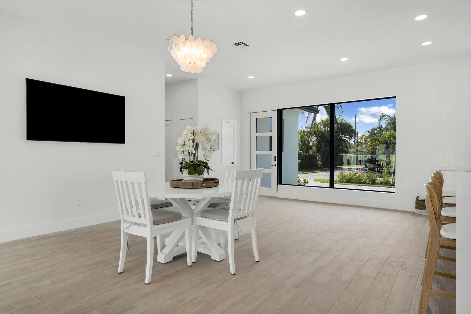 1248 N Harbor Drive Property Photo 9