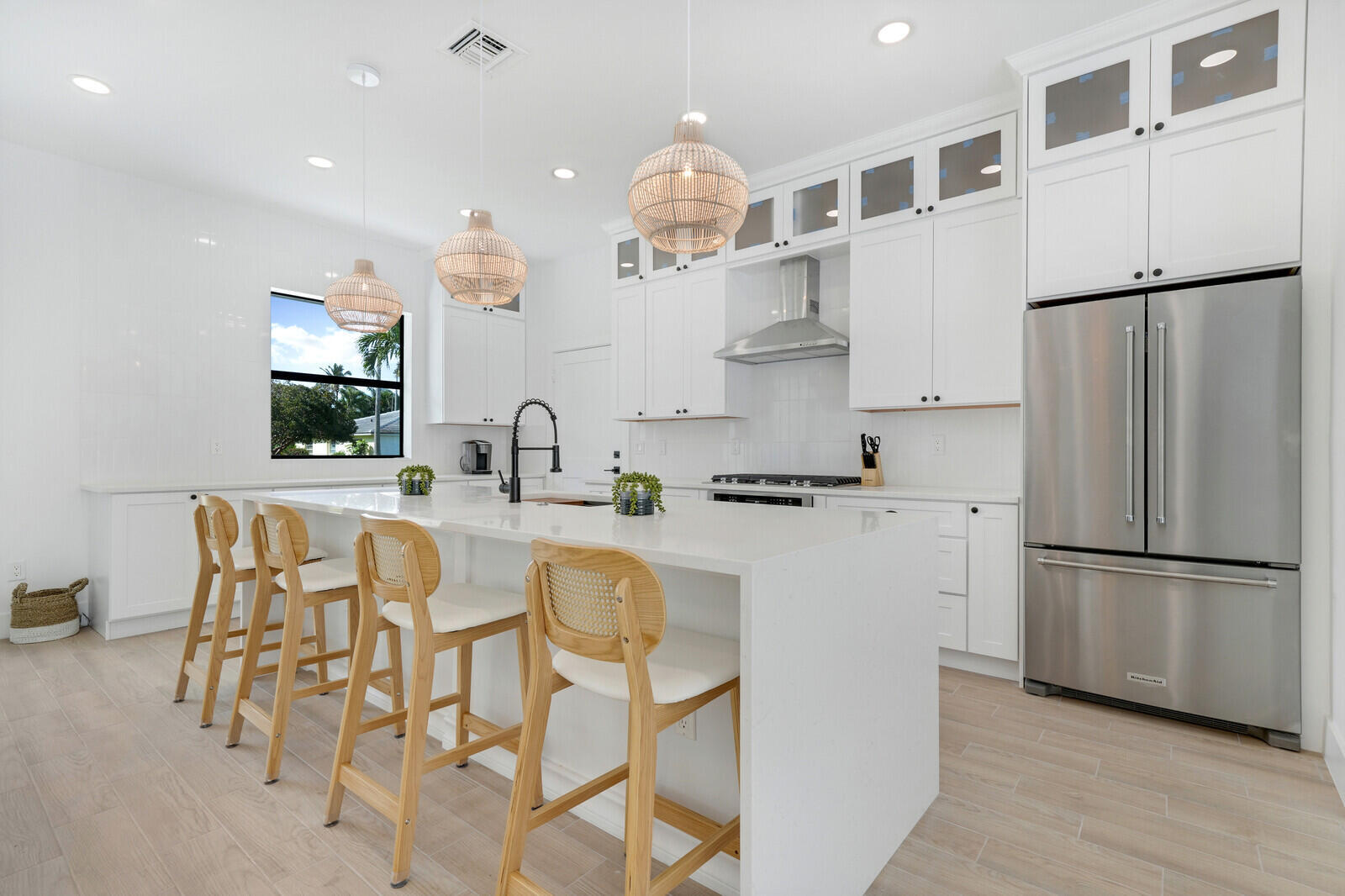 1248 N Harbor Drive Property Photo 12