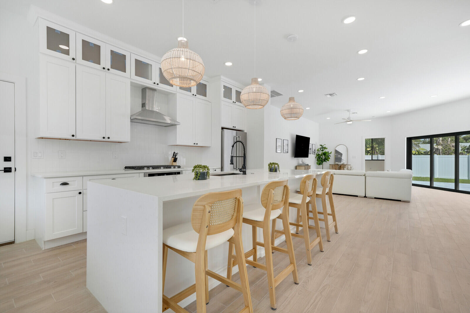 1248 N Harbor Drive Property Photo 14
