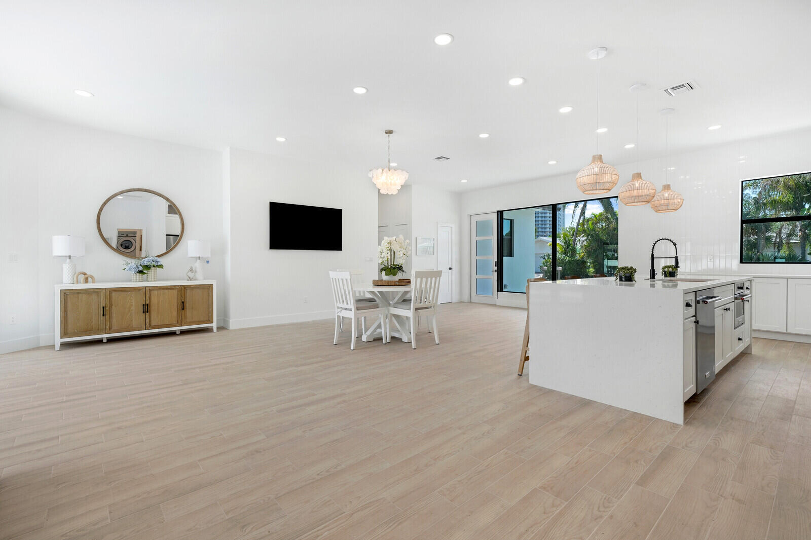 1248 N Harbor Drive Property Photo 19