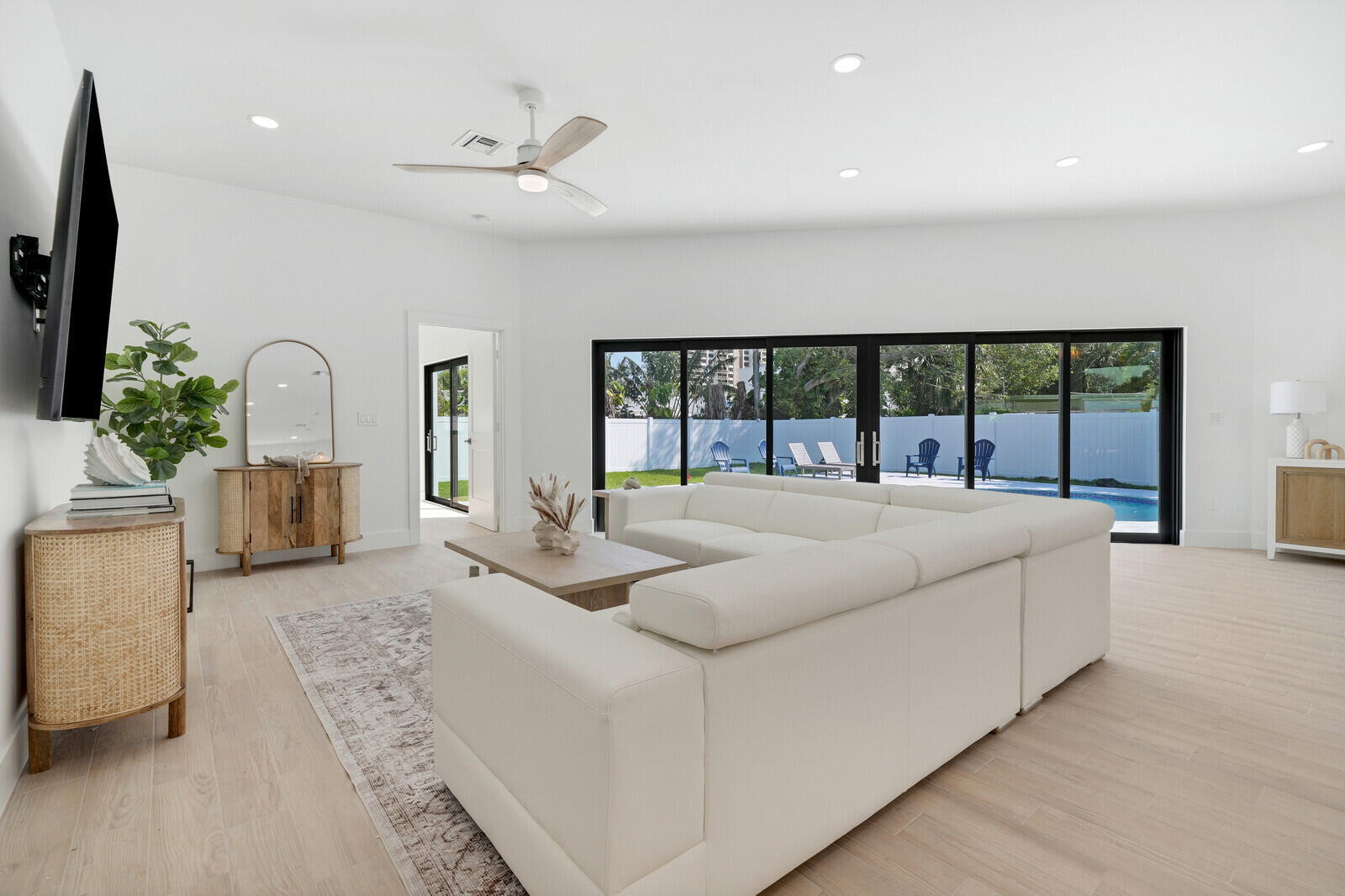 1248 N Harbor Drive Property Photo 20