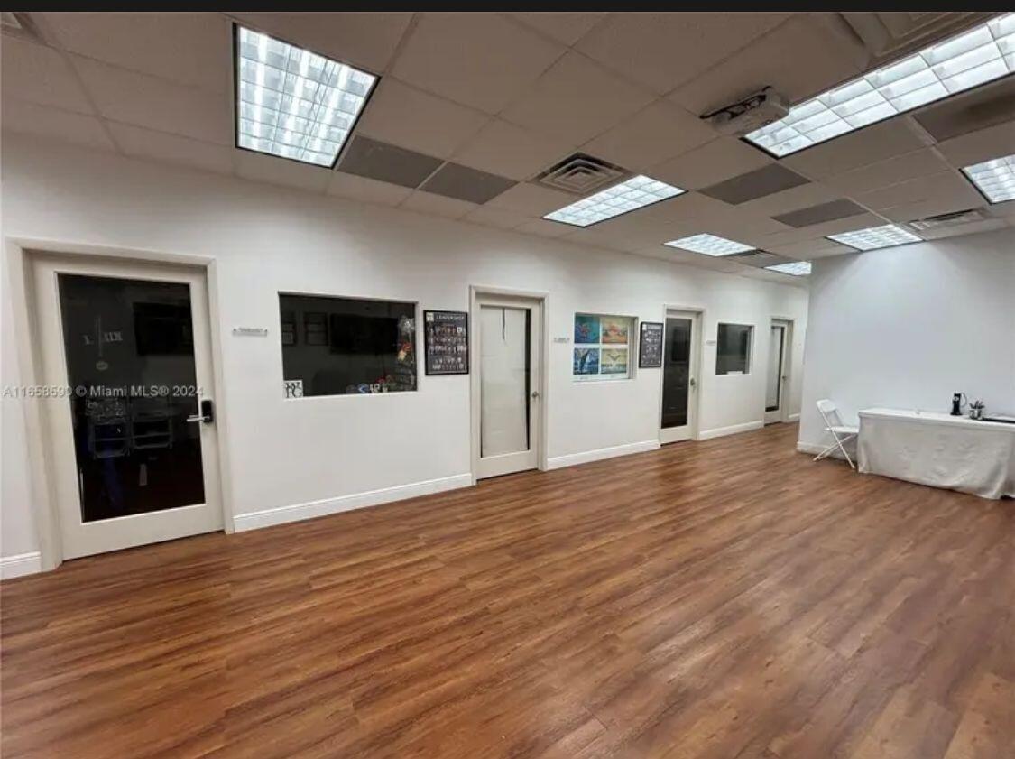 The Smoke Outlet Property Photo 4