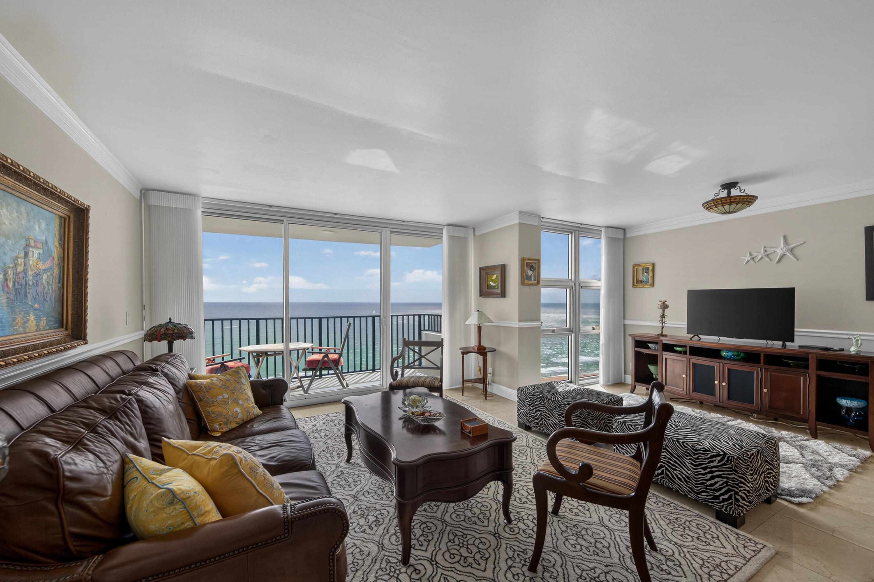 531 N Ocean Boulevard 1811 Property Photo 4