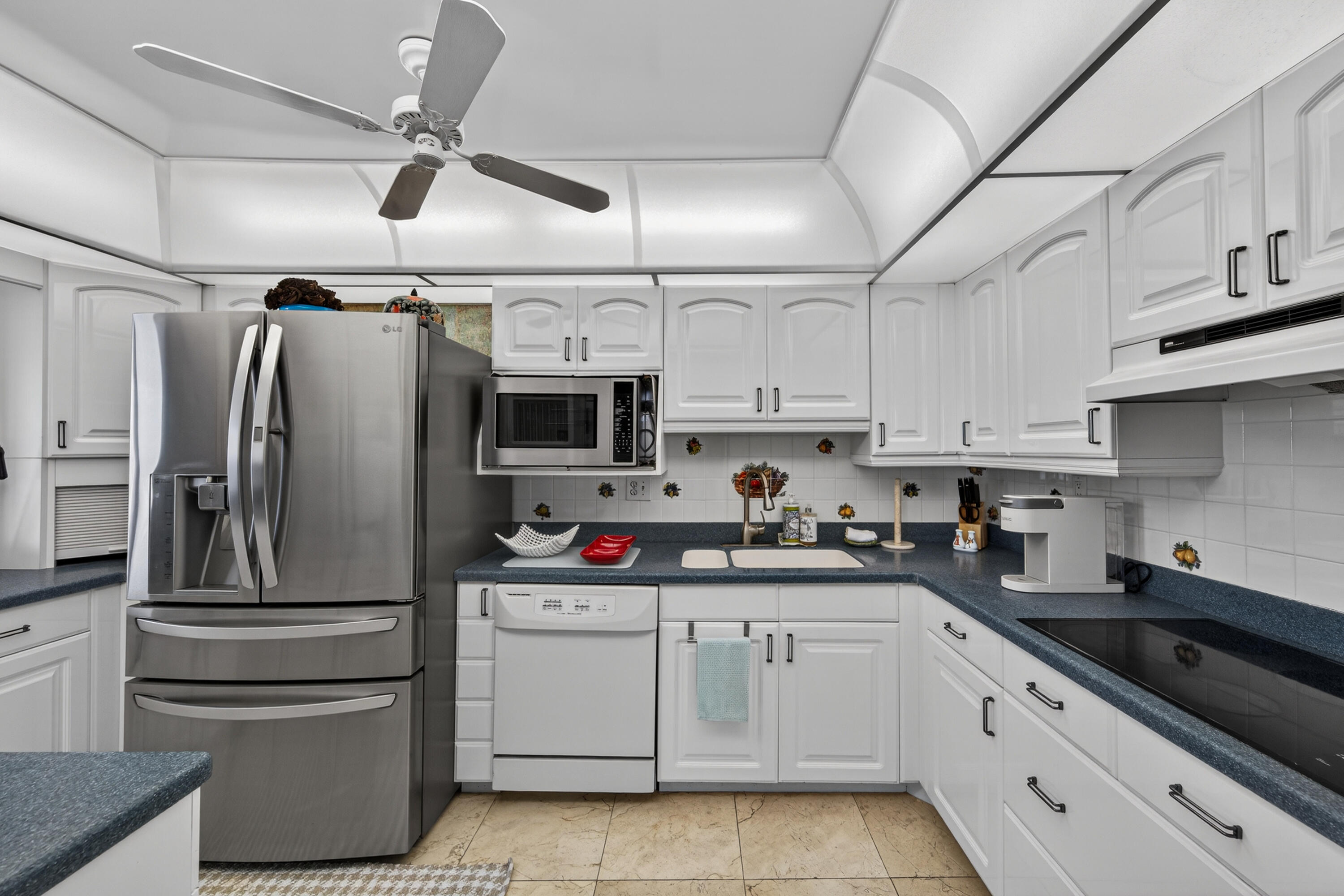 531 N Ocean Boulevard 1811 Property Photo 6