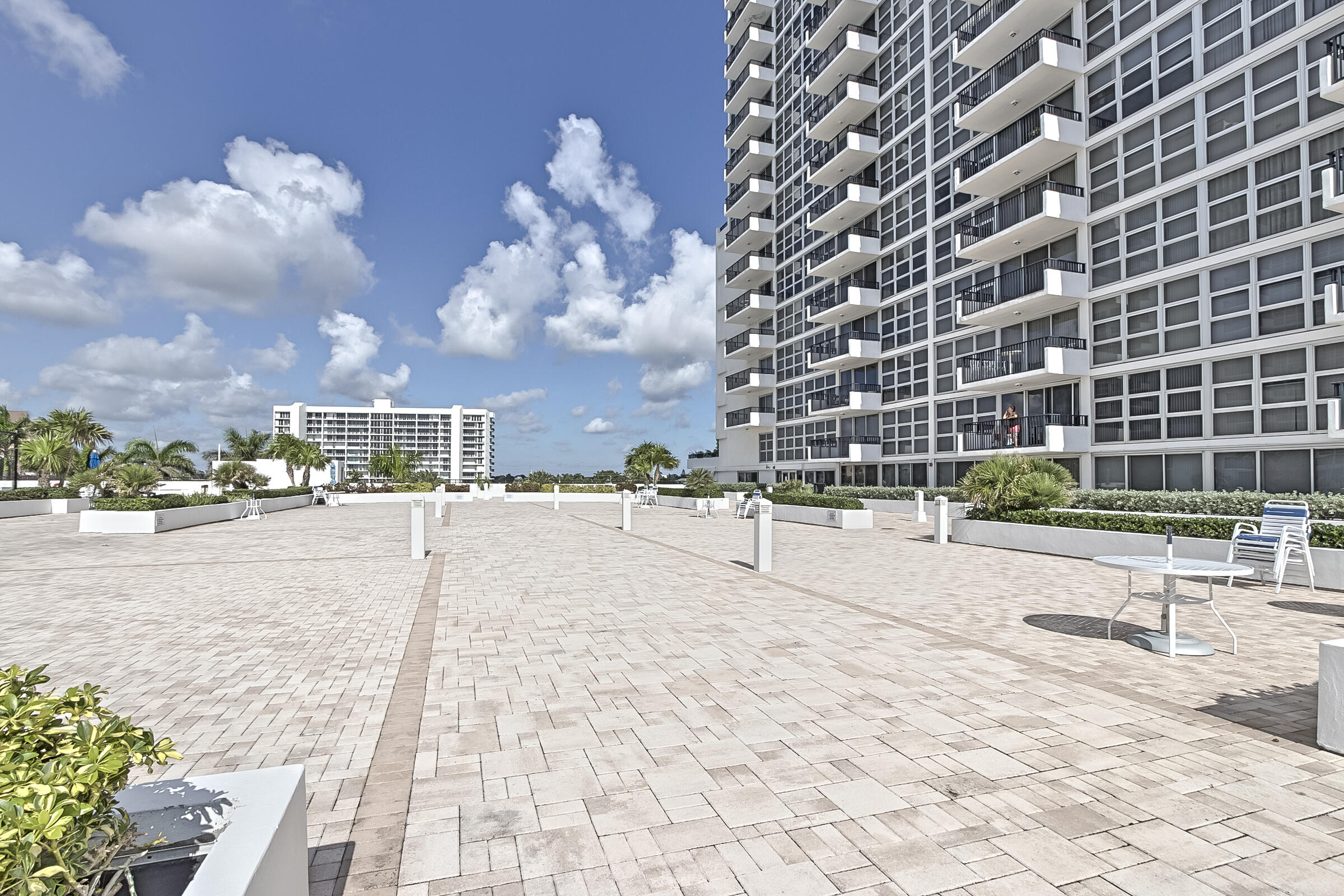531 N Ocean Boulevard 1811 Property Photo 44