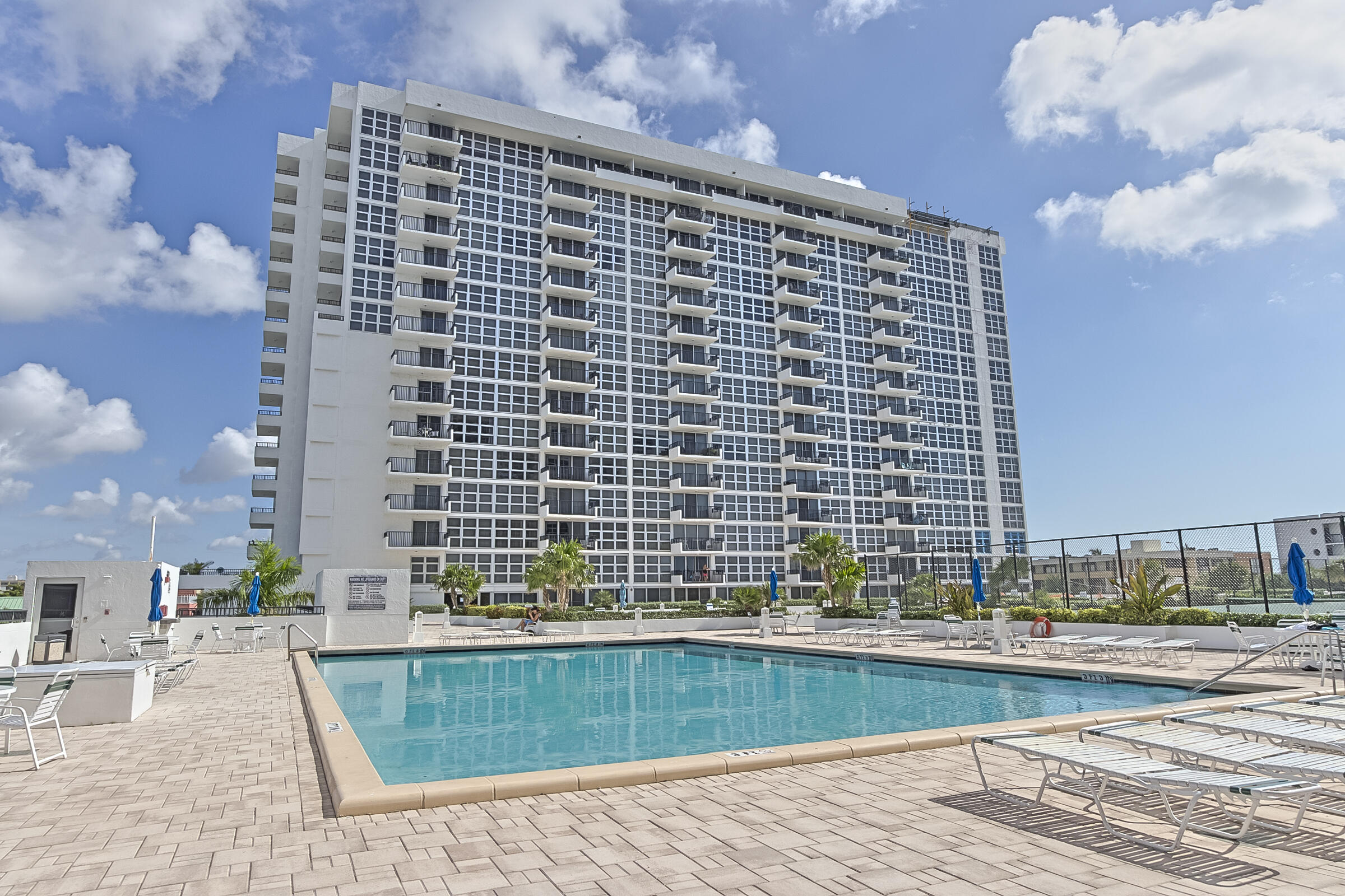 531 N Ocean Boulevard 1811 Property Photo 46