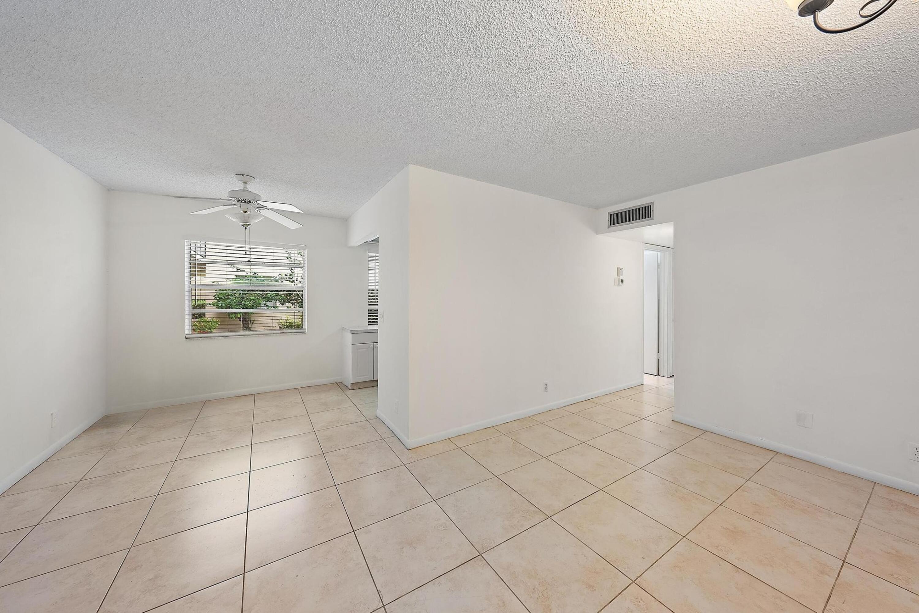 869 S Flanders S Property Photo 3