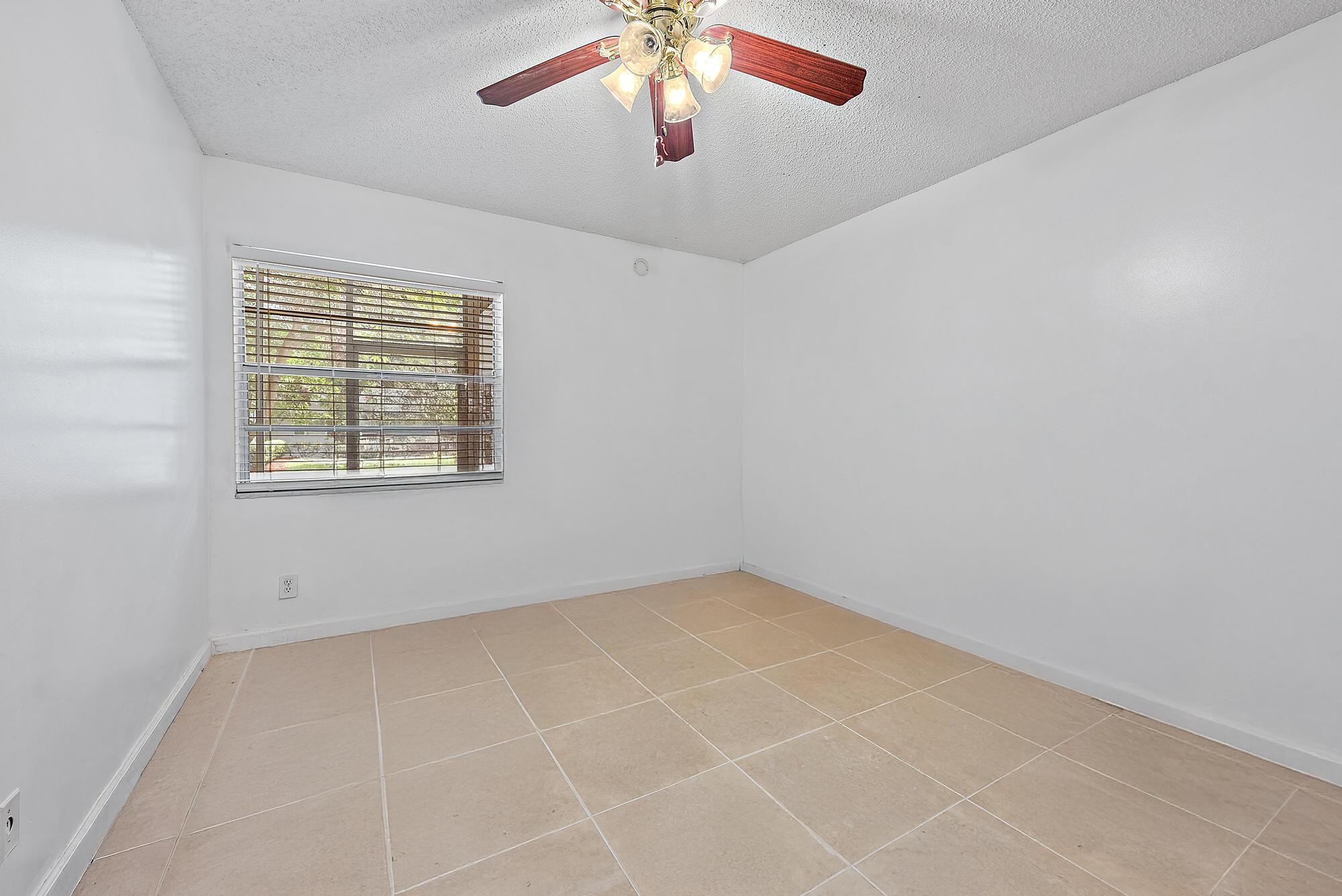 869 S Flanders S Property Photo 5