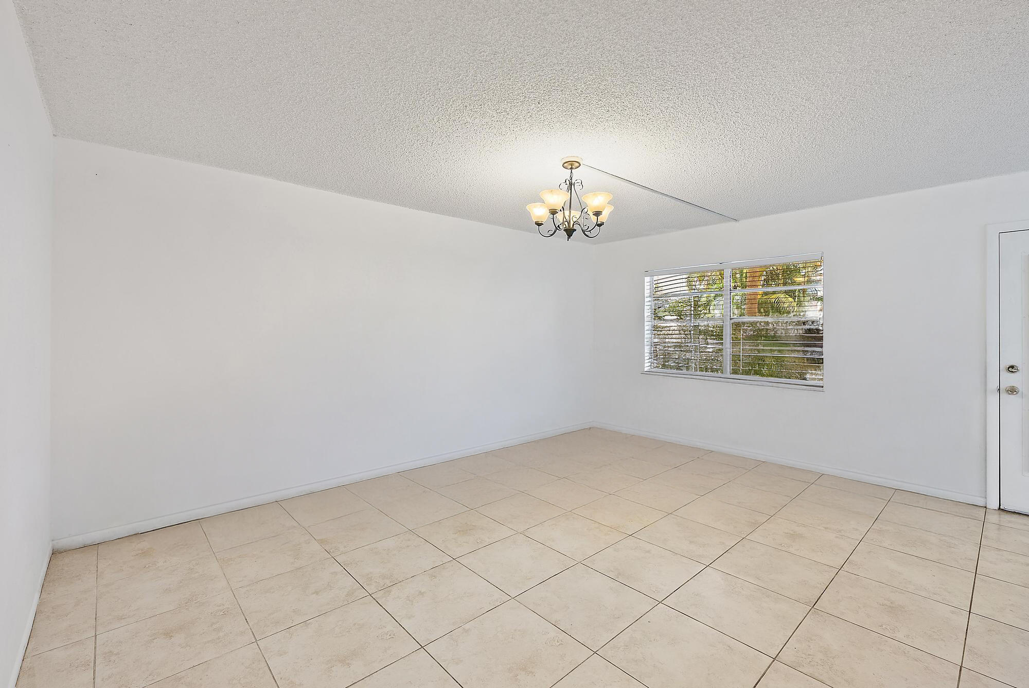 869 S Flanders S Property Photo 7