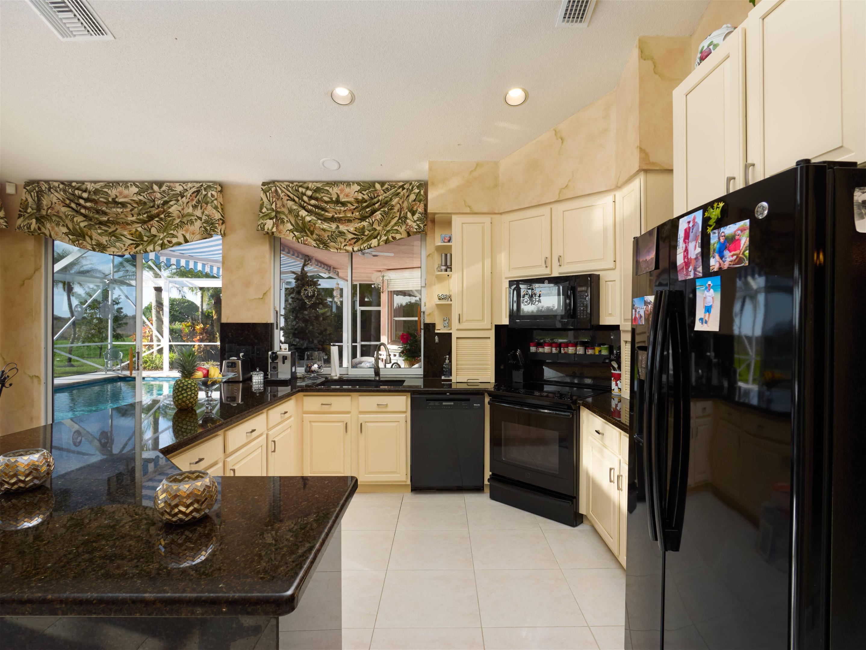 70 Cayman Place Property Photo 7