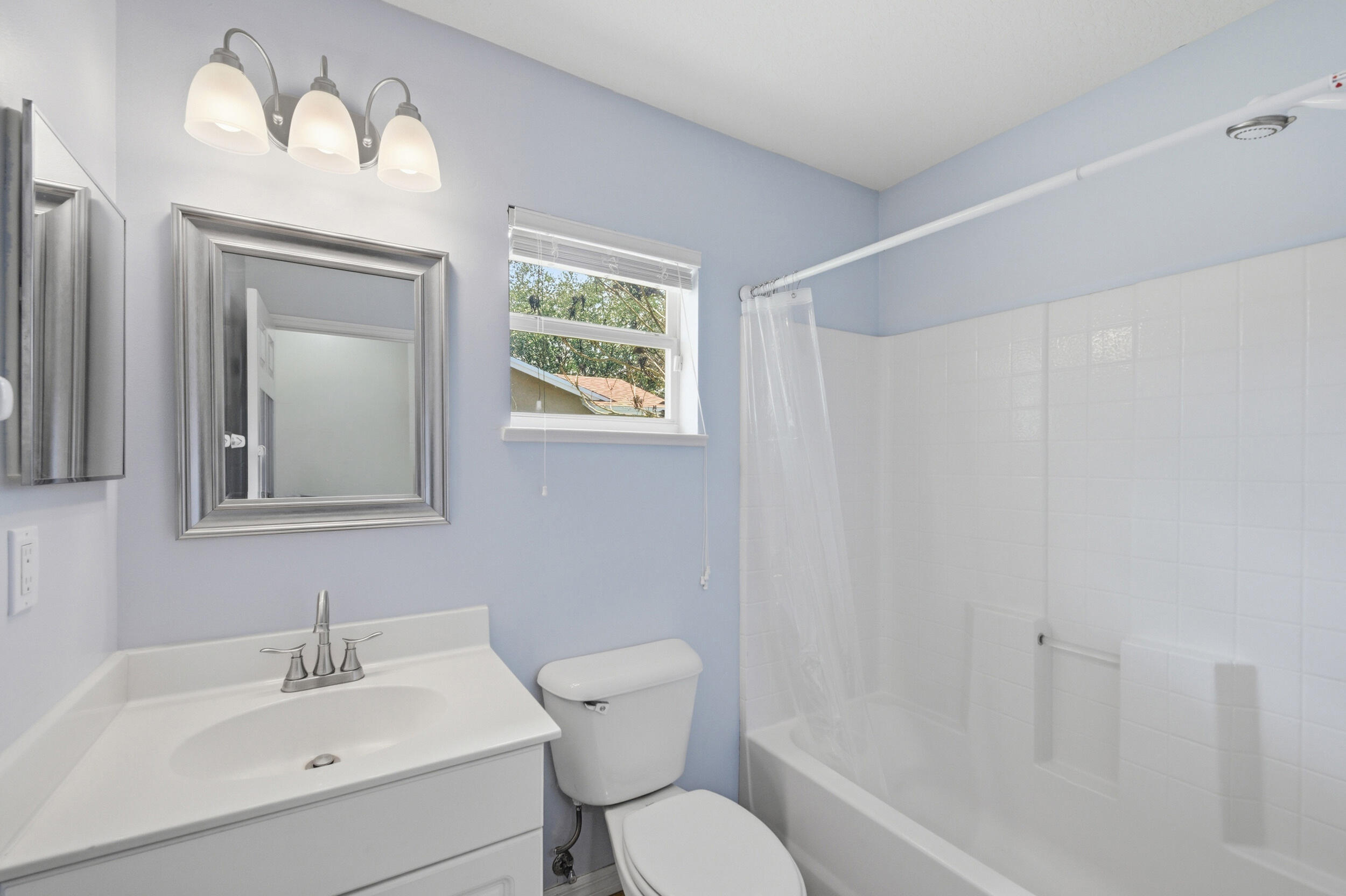 1707 Se Manth Lane Property Photo 11