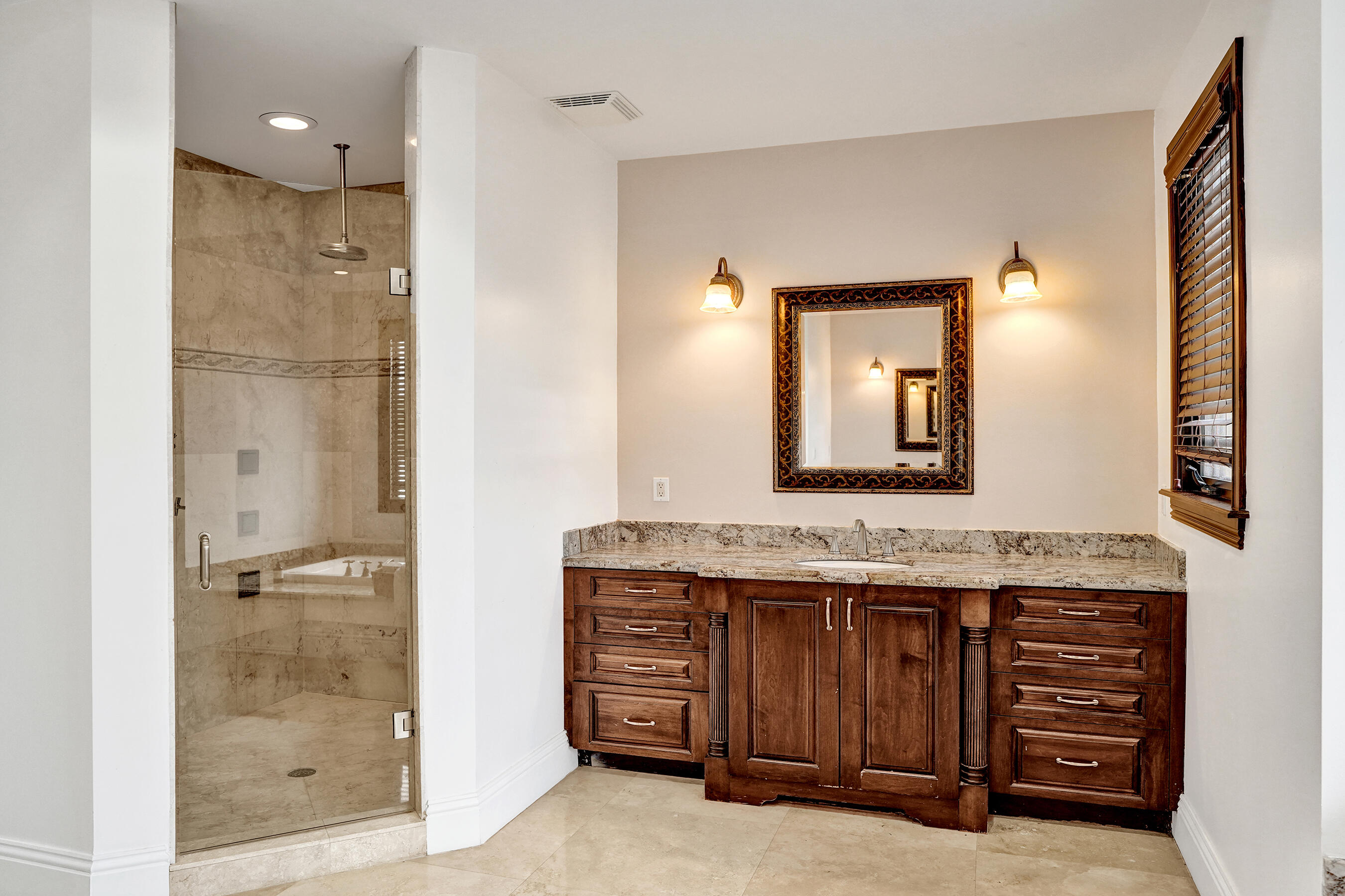 4700 Ne 29th Avenue Property Photo 43