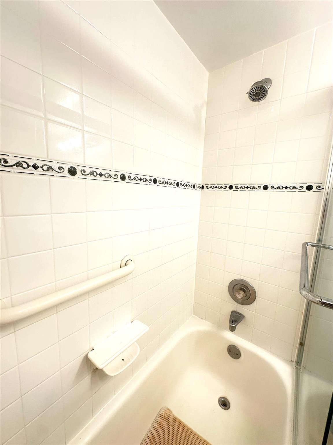 2004 Harwood C Property Photo 16