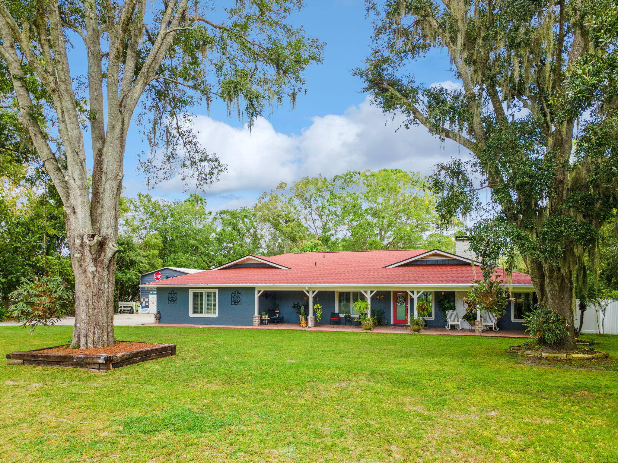 1950 Foxhollow Drive E Property Photo 1