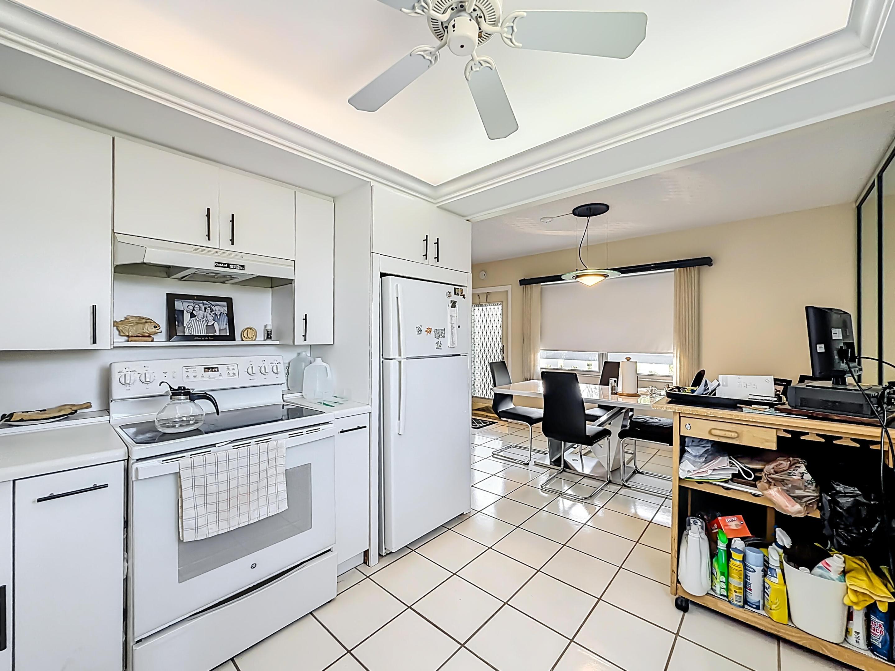 2114 Oakridge V Property Photo 7