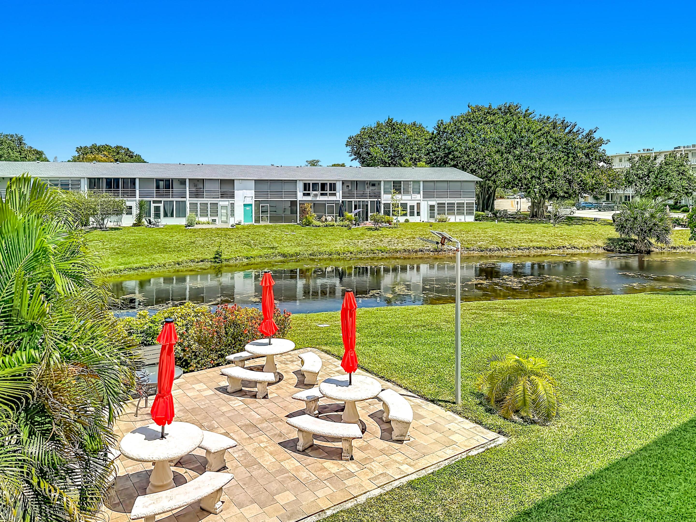 2114 Oakridge V Property Photo 15