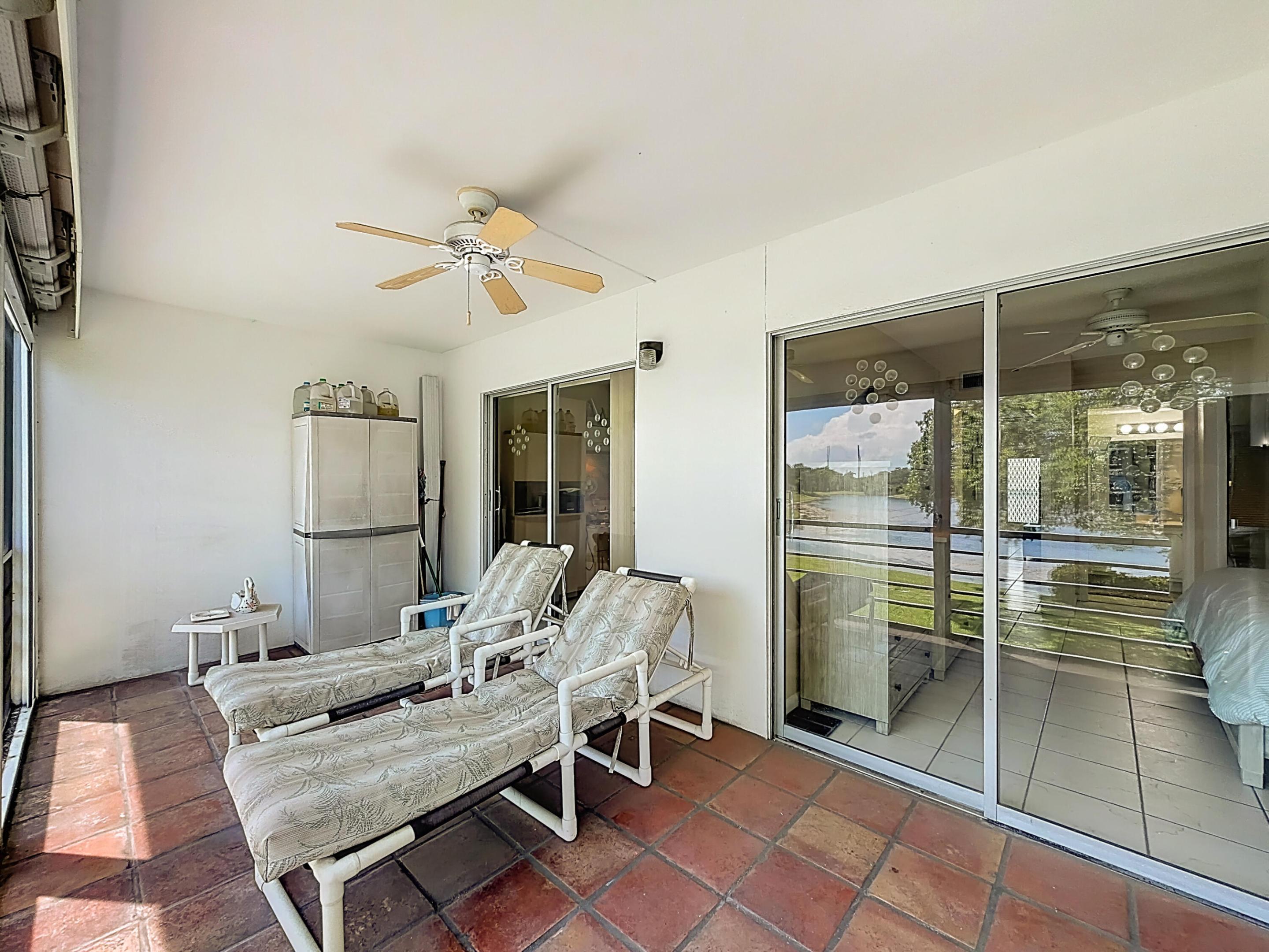 2114 Oakridge V Property Photo 17
