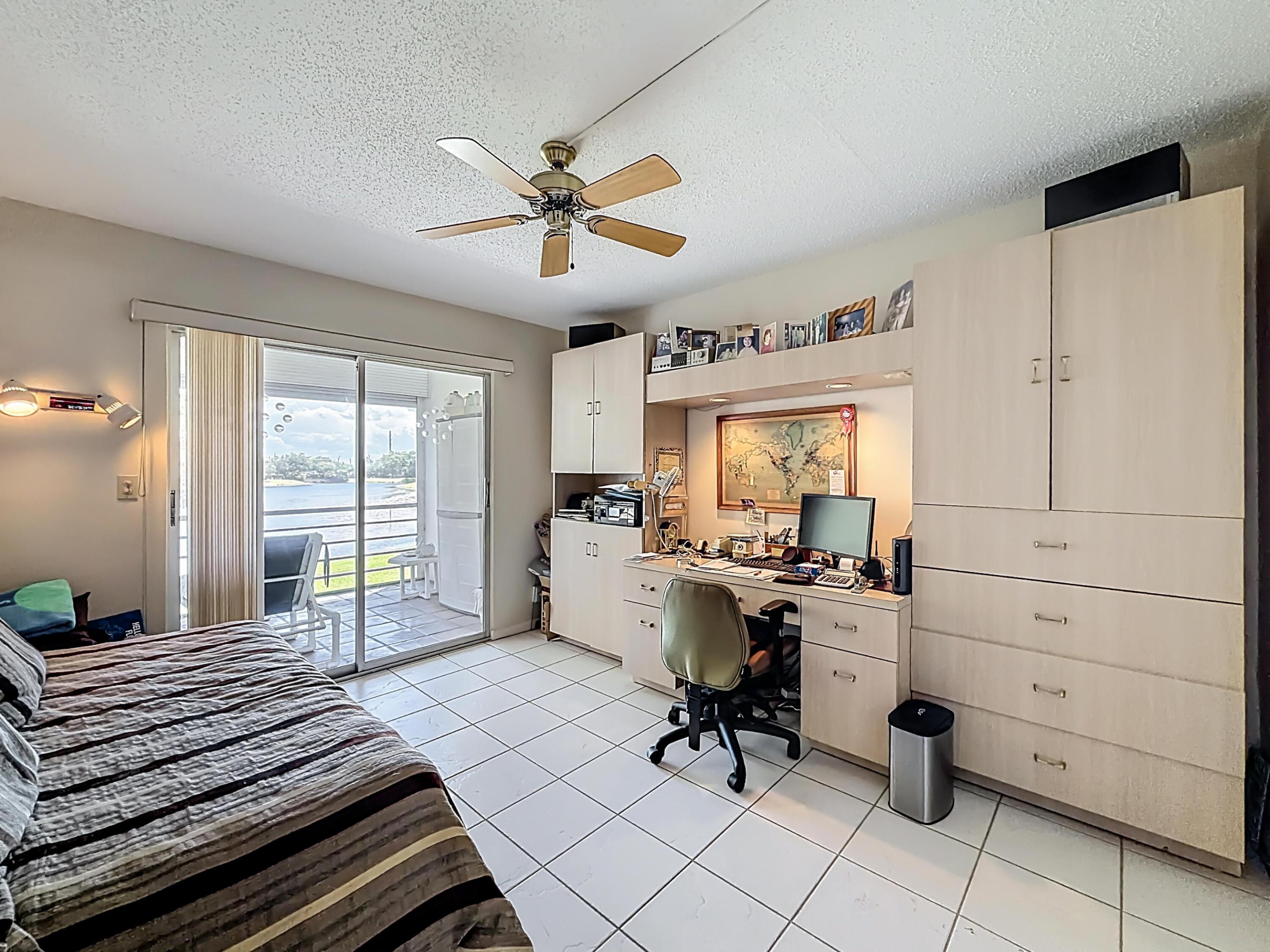 2114 Oakridge V Property Photo 22
