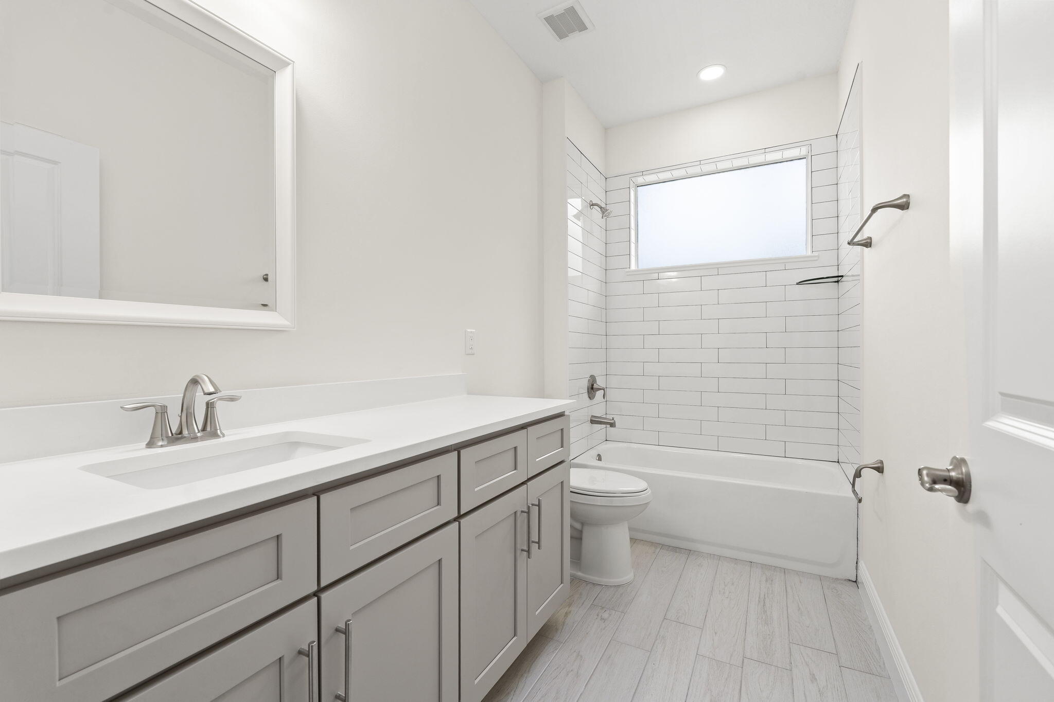 2565 Dyer Road Property Photo 13