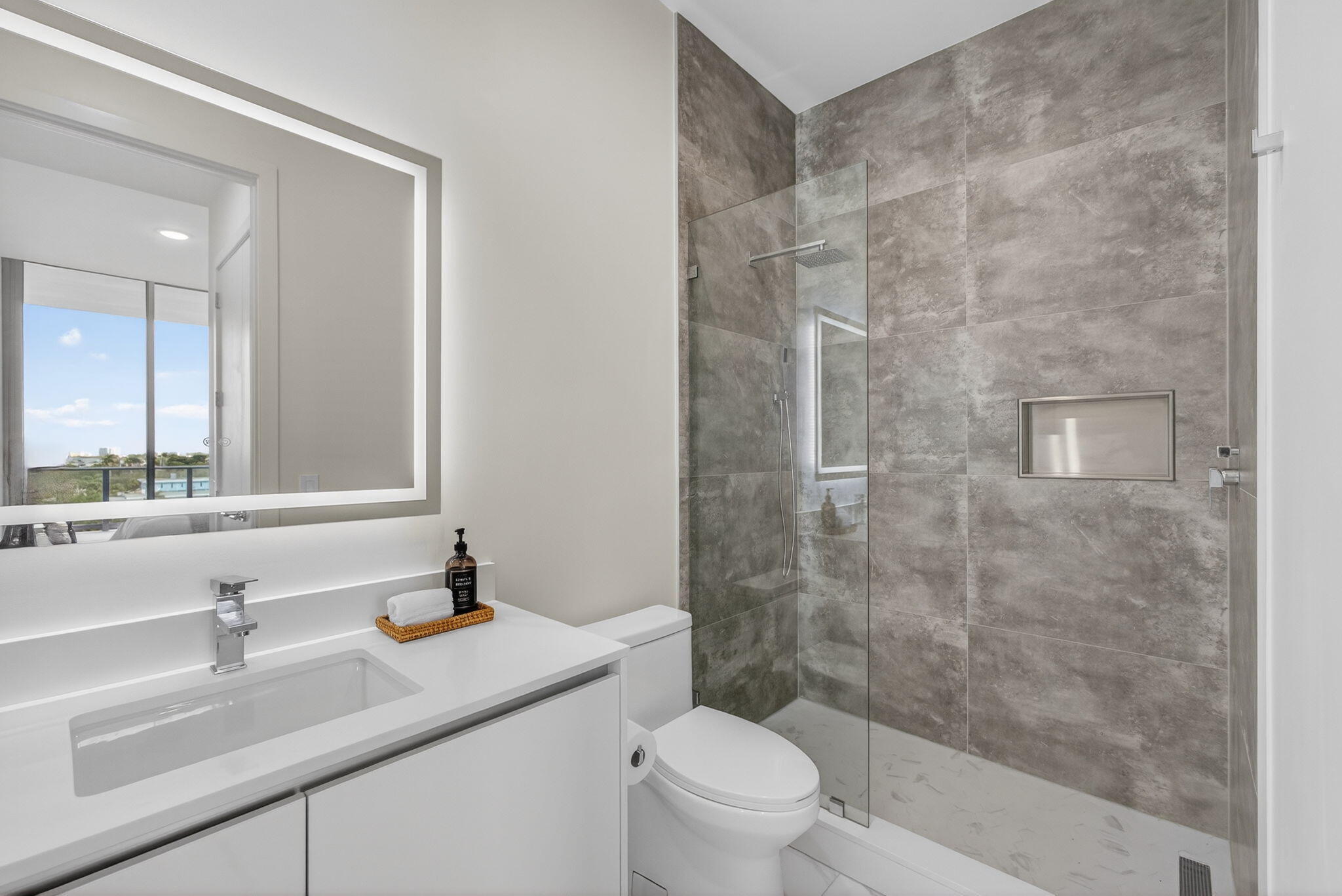 220 Lake Shore Drive 609 Property Photo 45