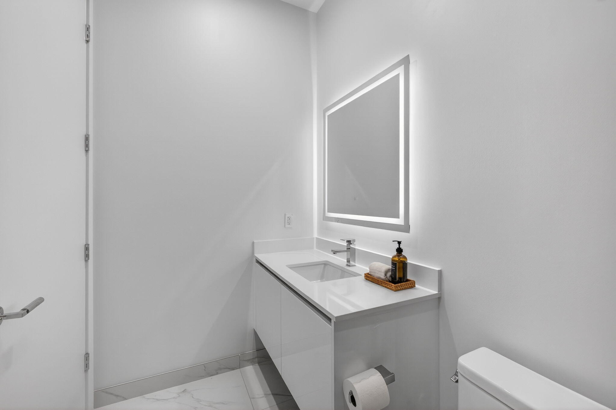 220 Lake Shore Drive 609 Property Photo 48