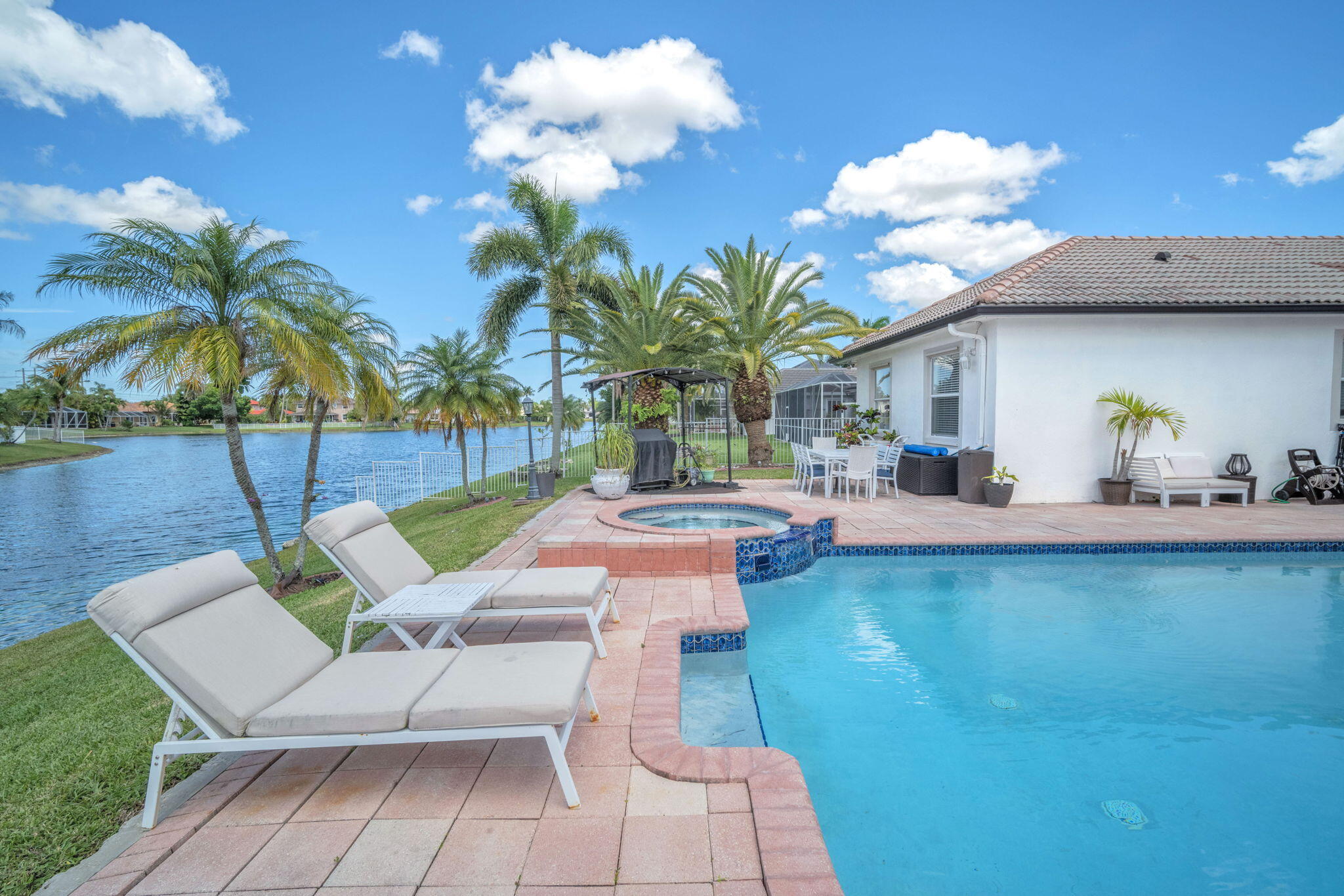 16423 Segovia Circle S Property Photo 1