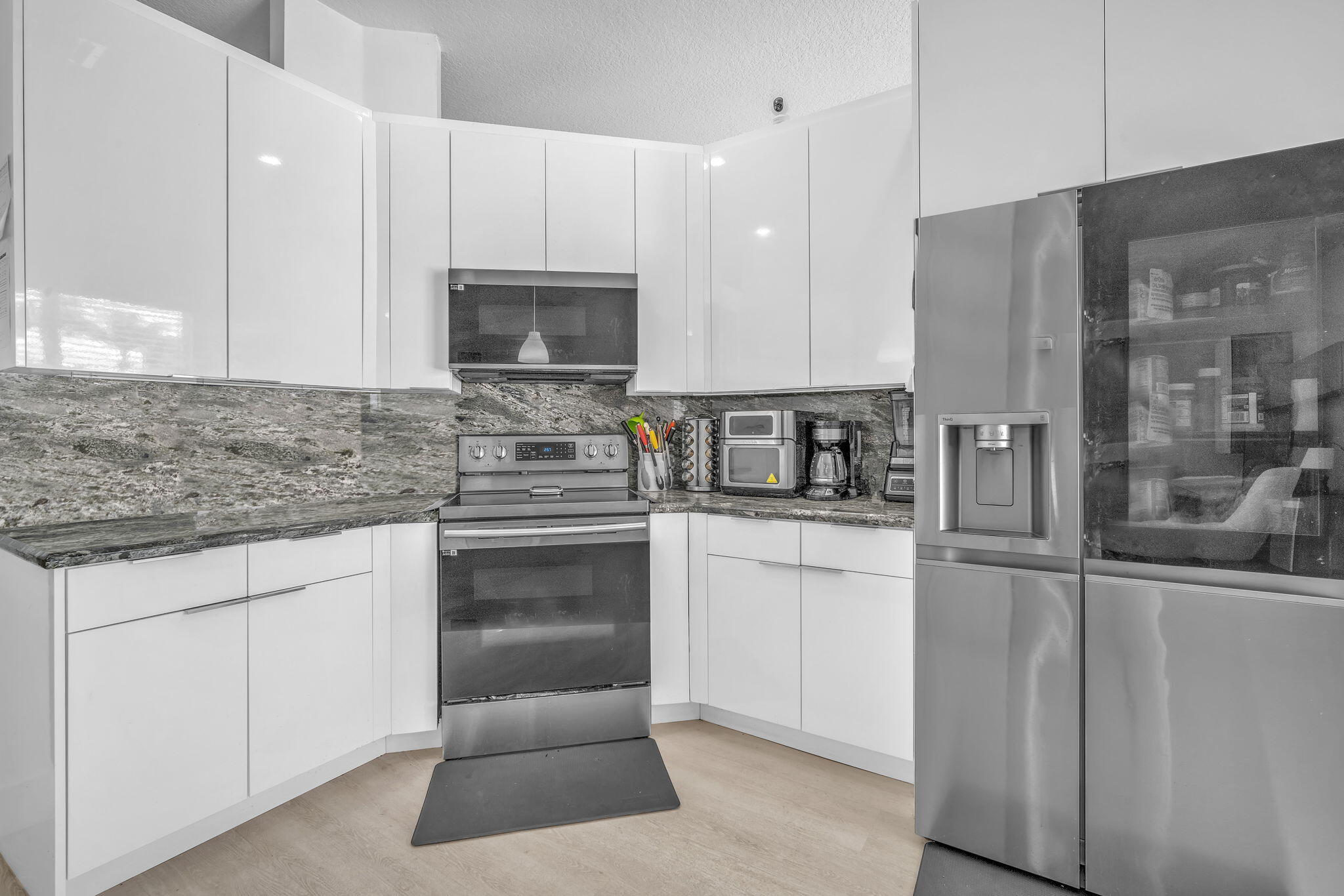 16423 Segovia Circle S Property Photo 24