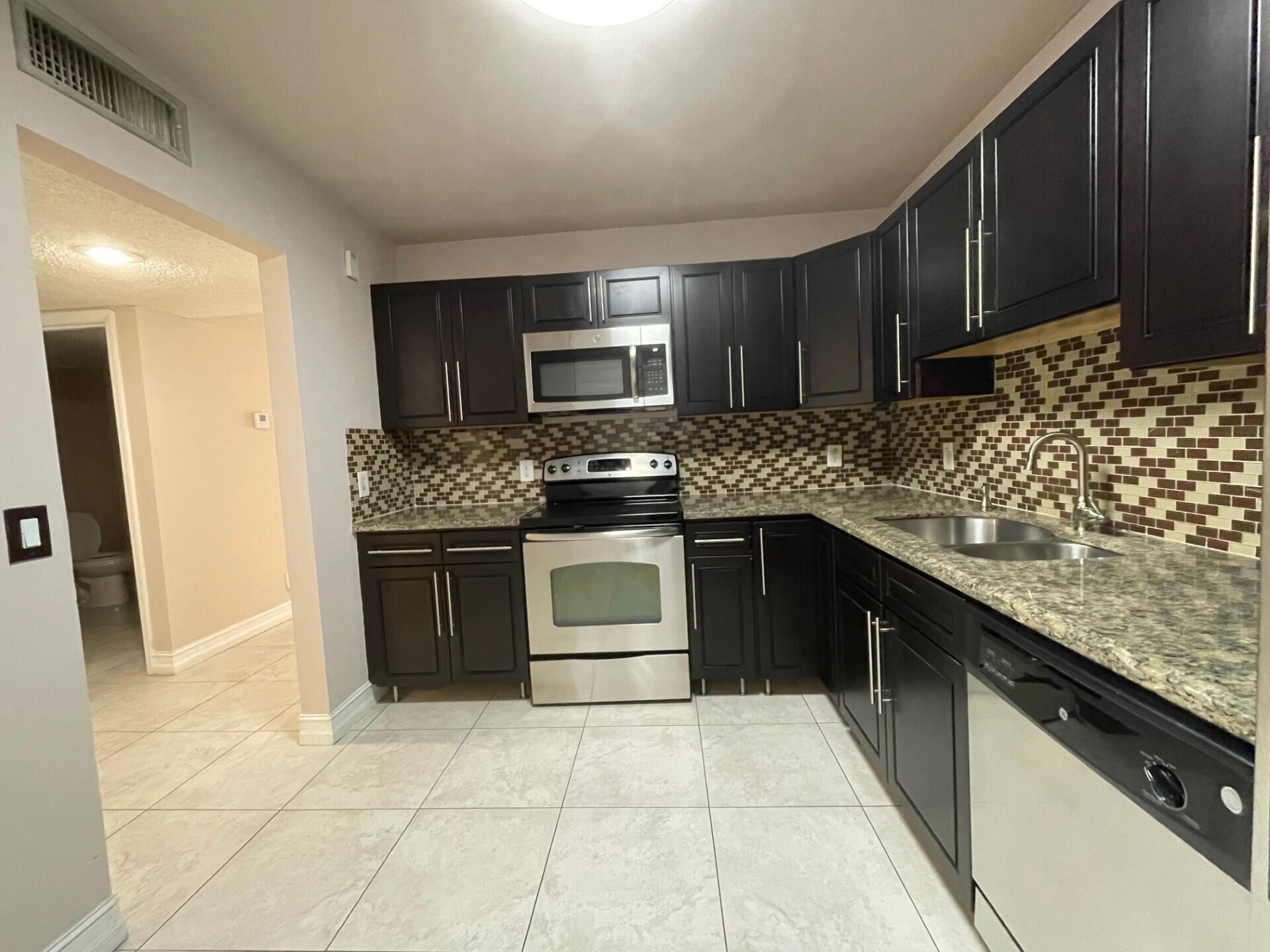 158 Lakeview Drive 202 Property Photo 10