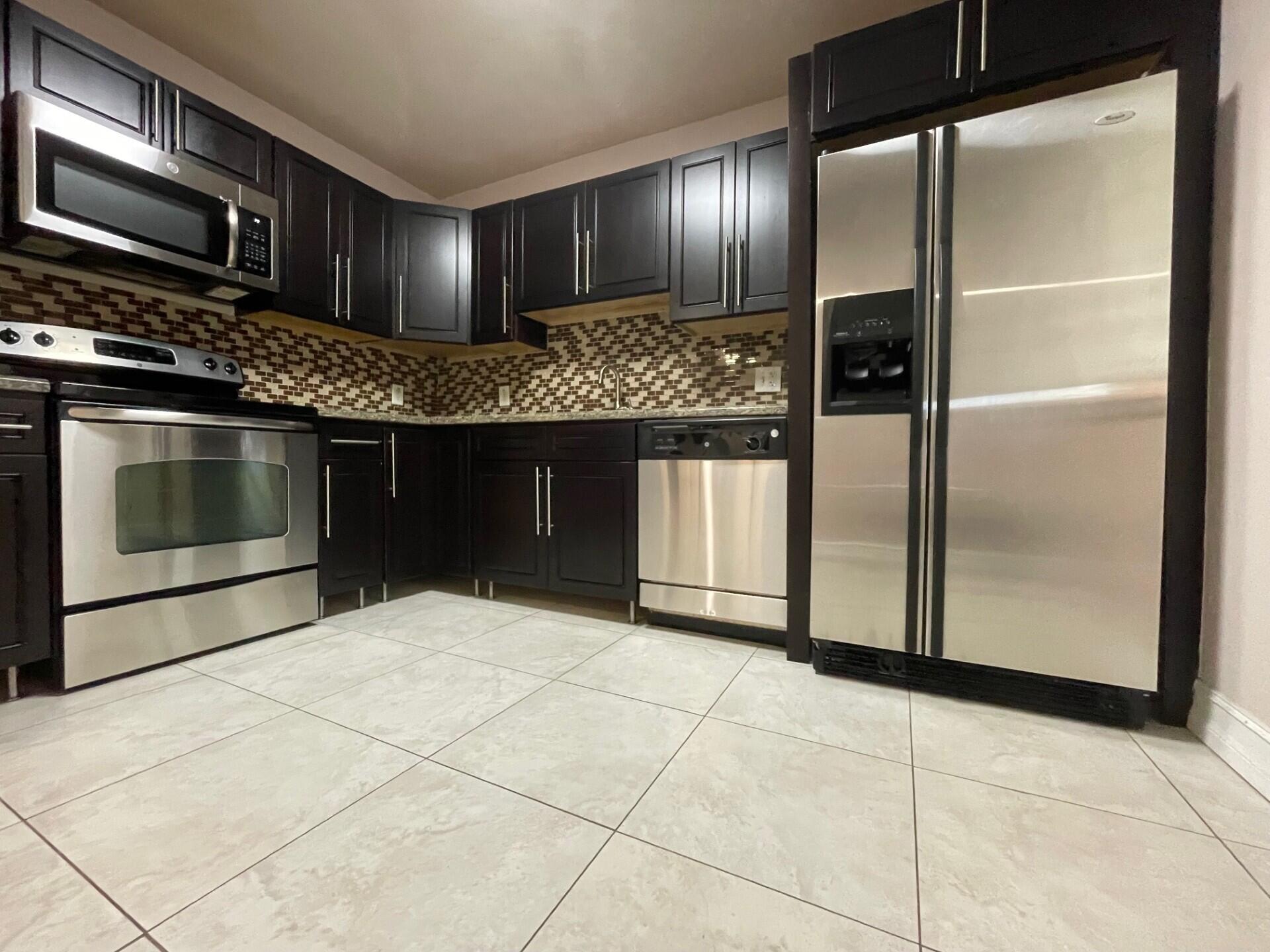 158 Lakeview Drive 202 Property Photo 11