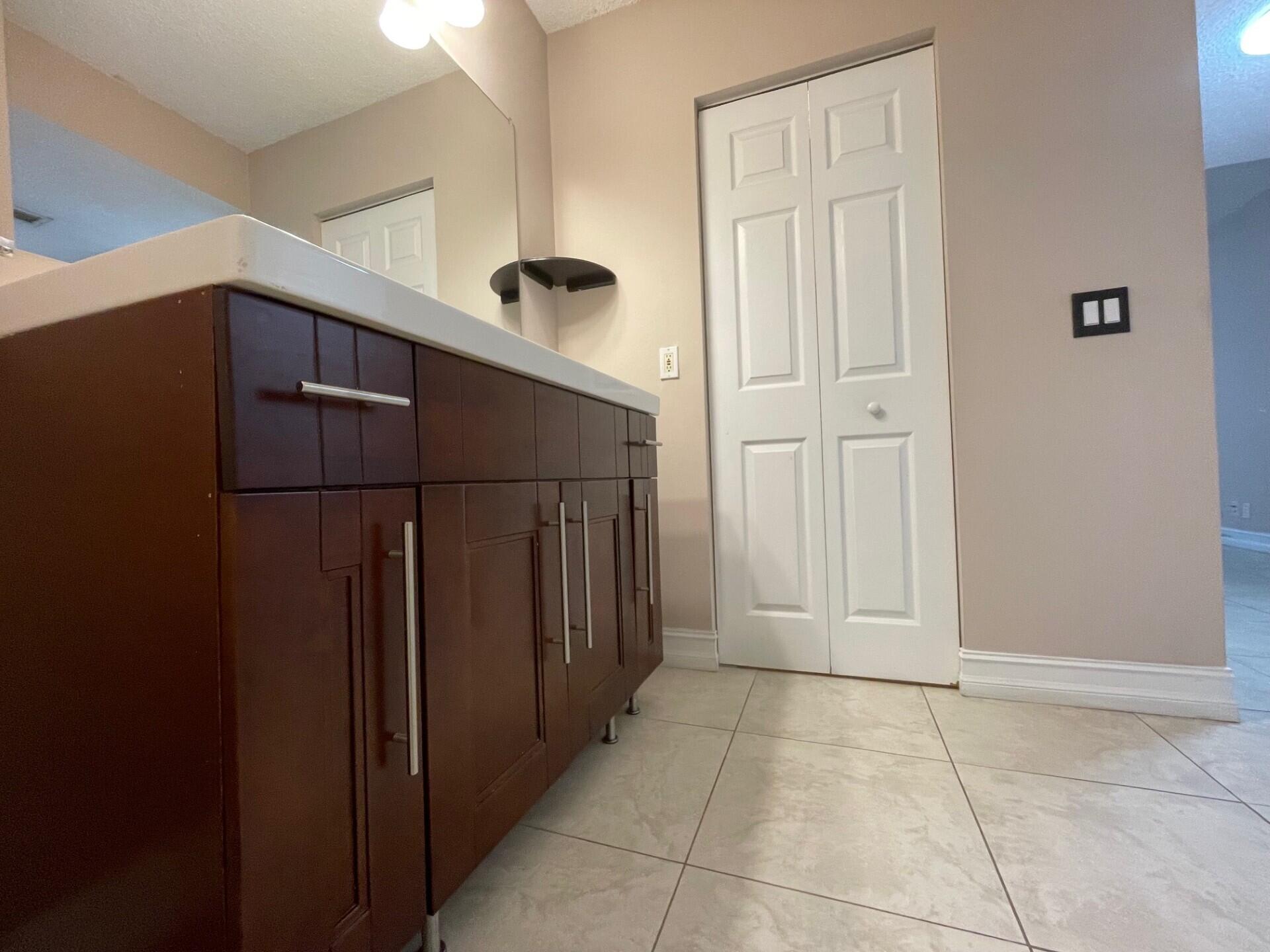 158 Lakeview Drive 202 Property Photo 19