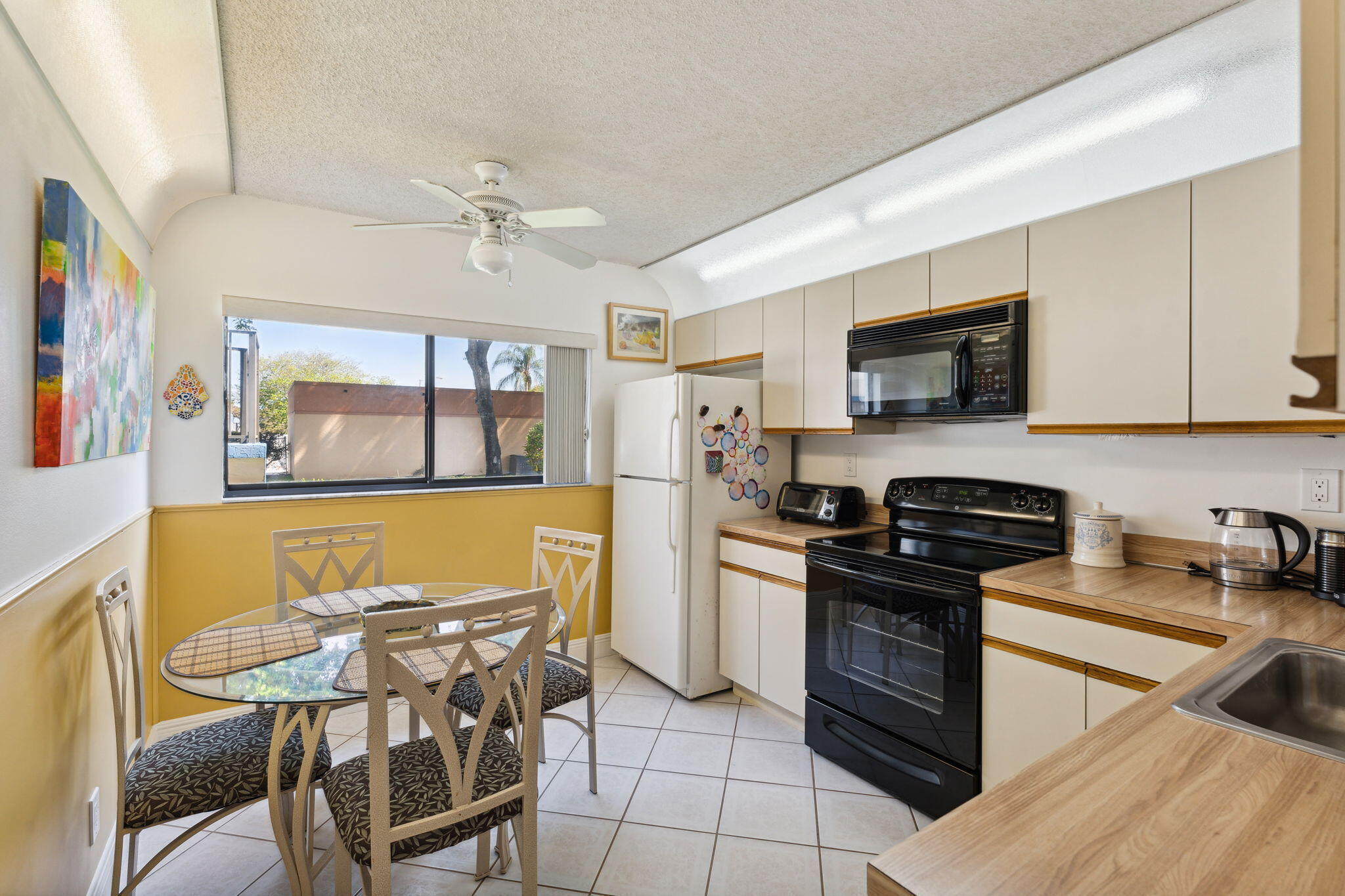 15301 Pembridge Avenue 43 Property Photo 4